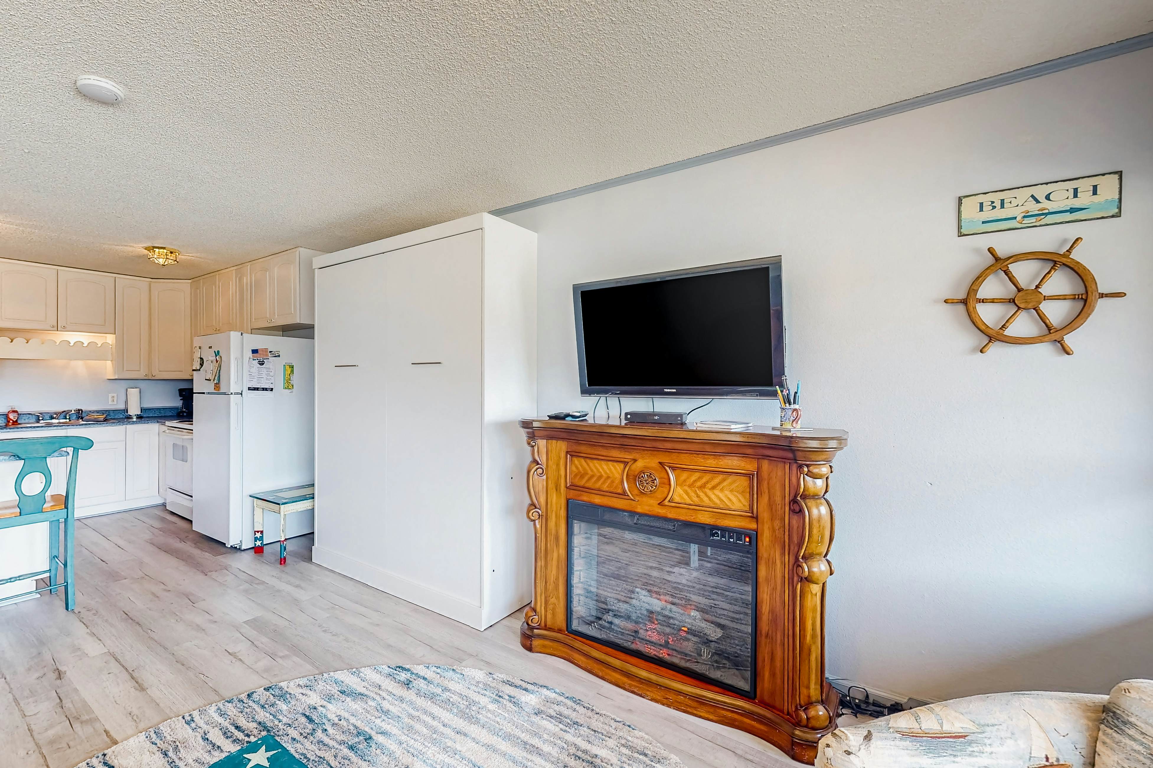 Beachfront condo near the beach with water views, private balcony & cable