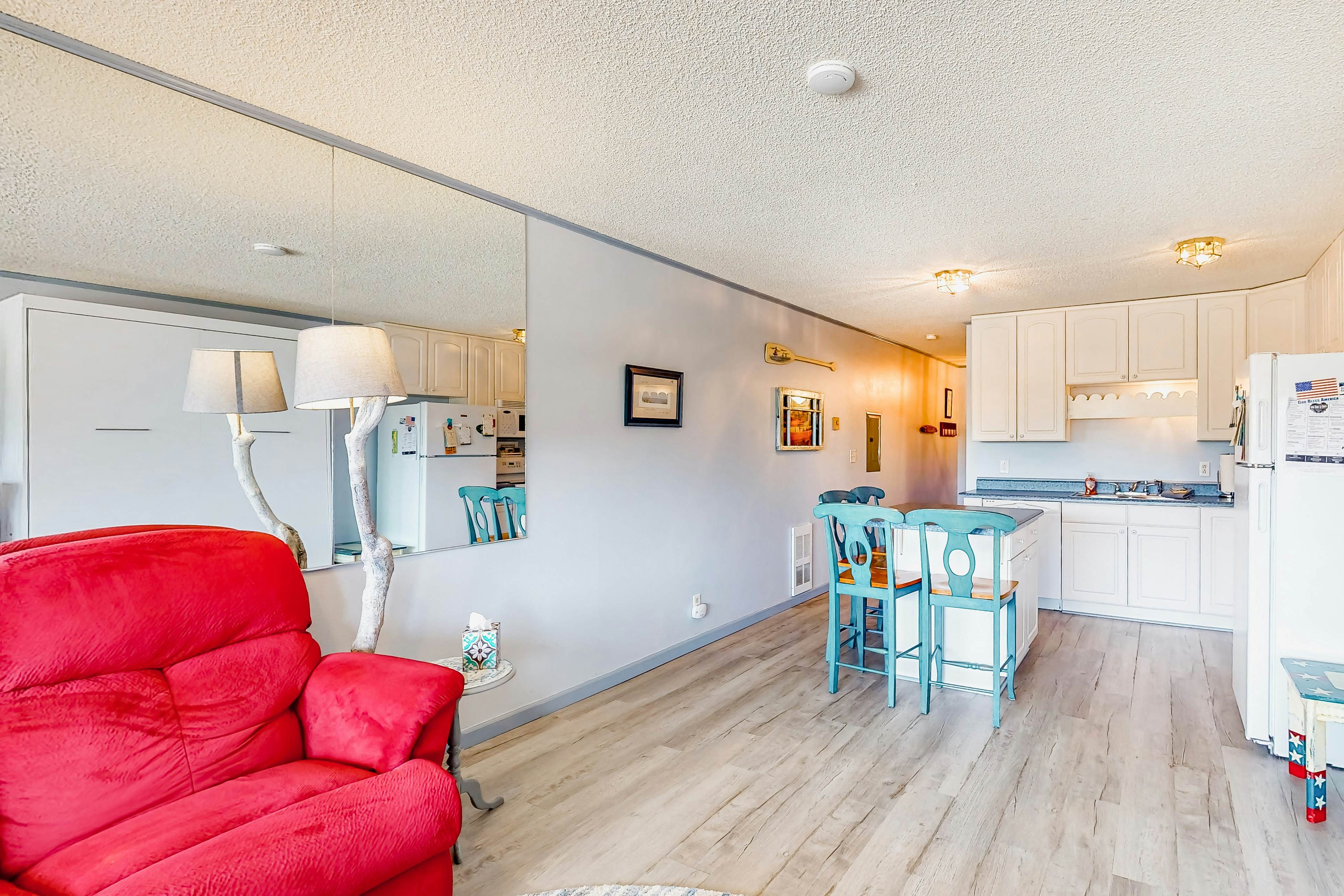 Beachfront condo near the beach with water views, private balcony & cable