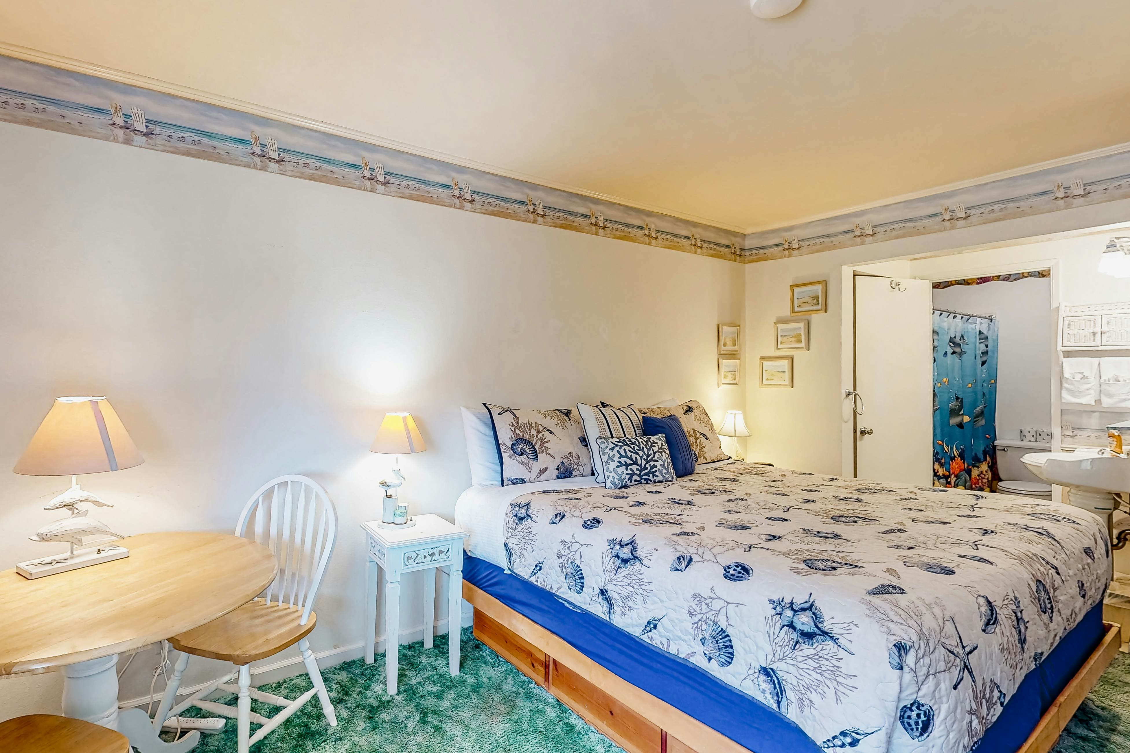 Beachfront condo near the beach with water views, private balcony & cable