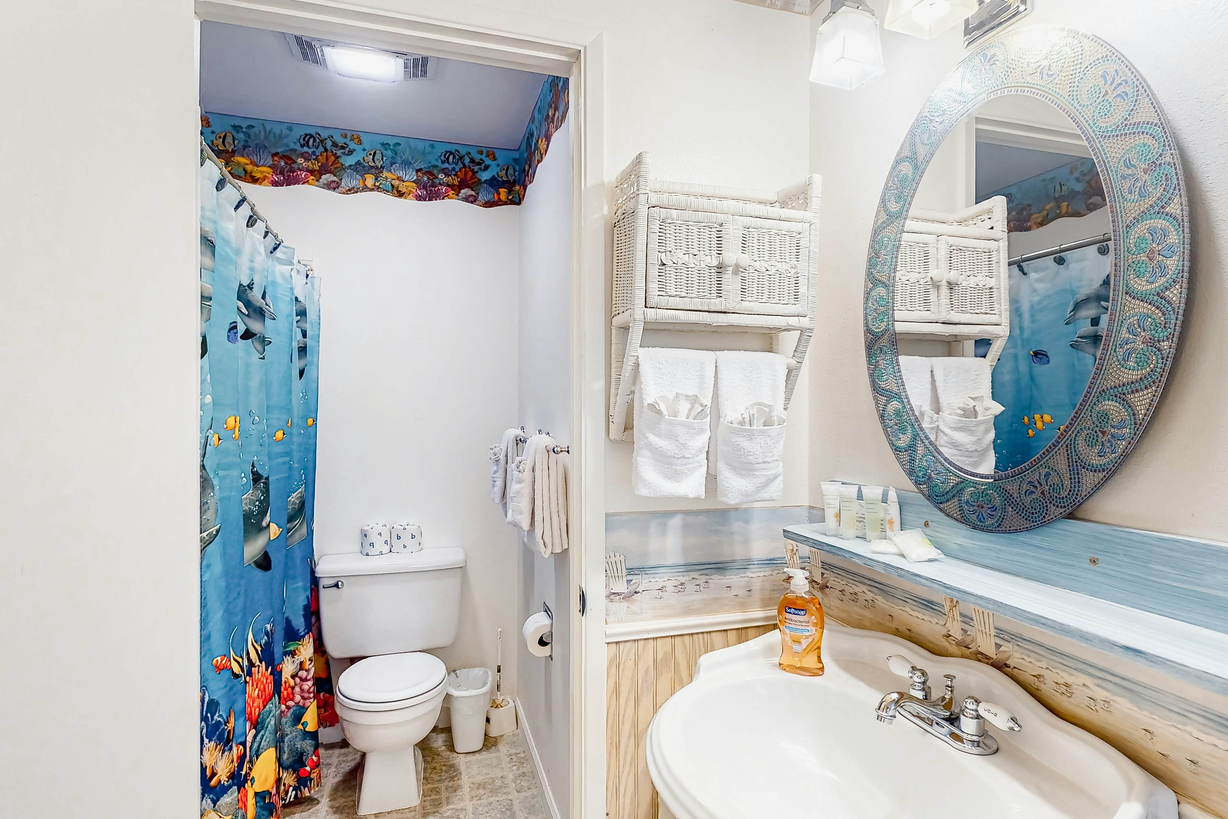 Beachfront condo near the beach with water views, private balcony & cable