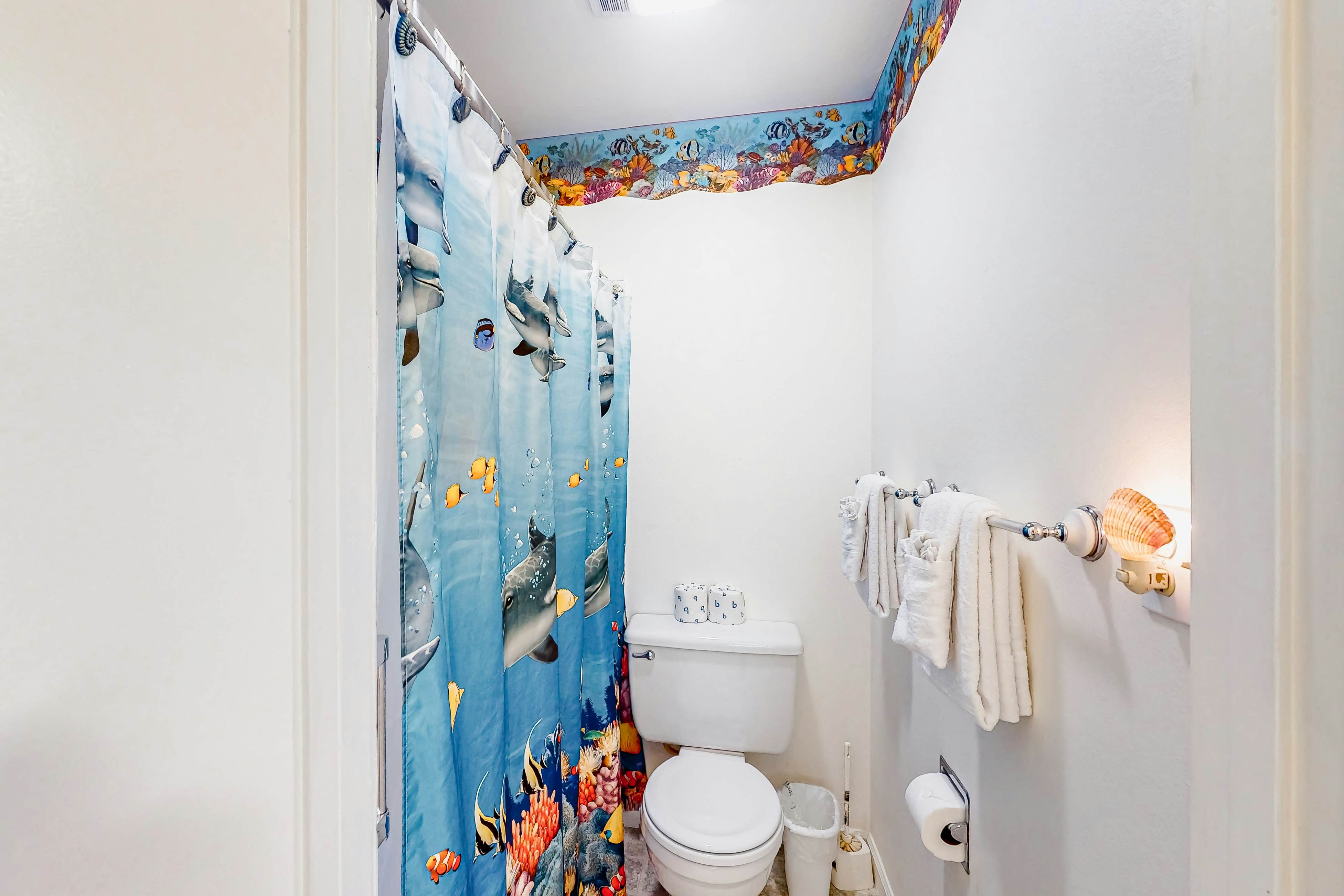 Beachfront condo near the beach with water views, private balcony & cable