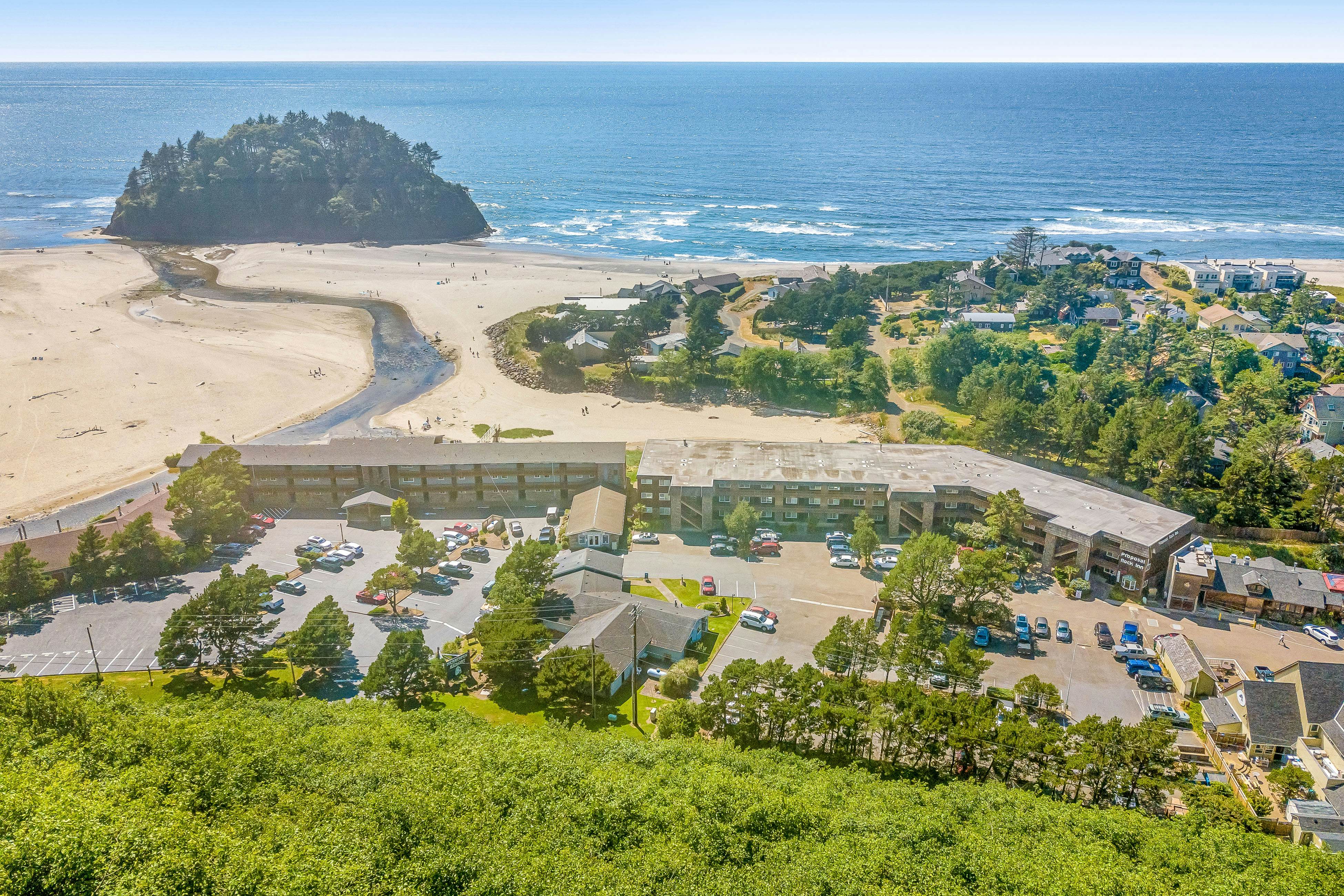 Beachfront condo near the beach with water views, private balcony & cable