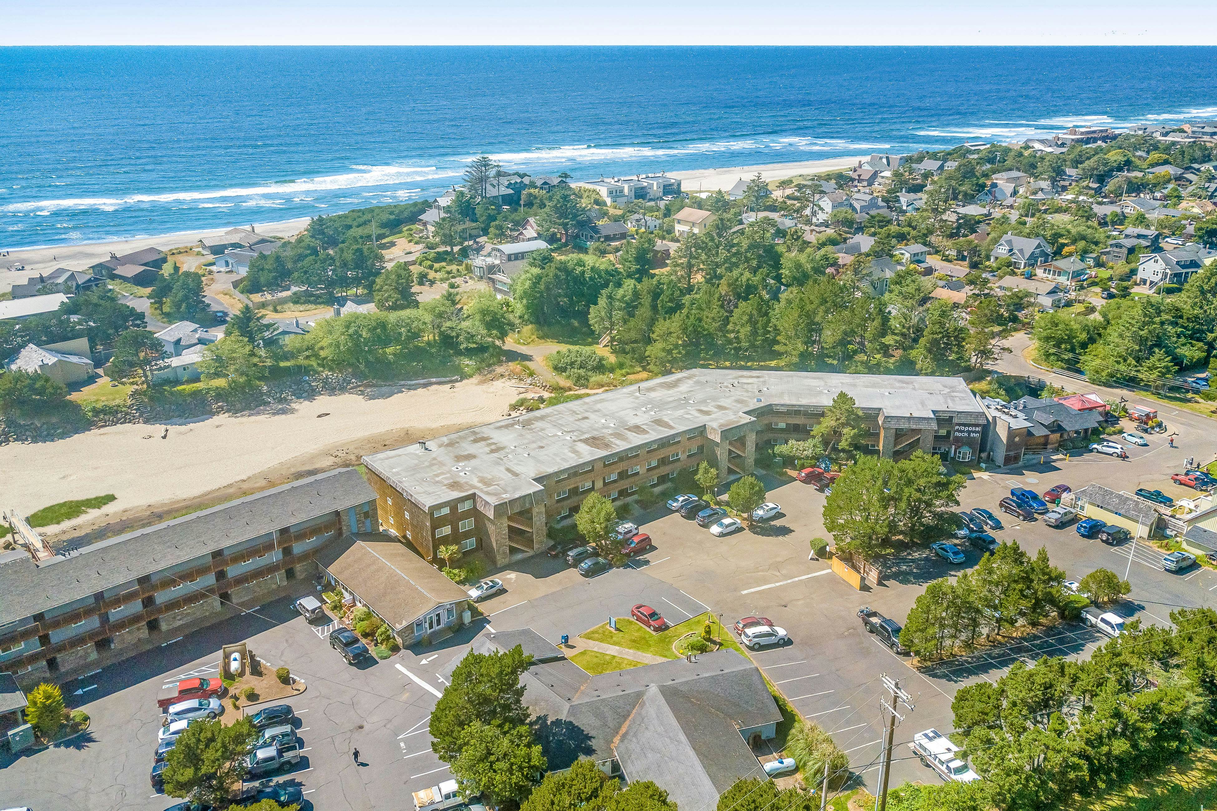 Beachfront condo near the beach with water views, private balcony & cable