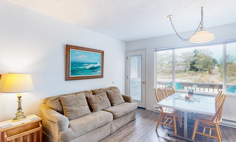 Dog friendly riverfront suite at oceanfront Proposal Rock Inn steps to beach