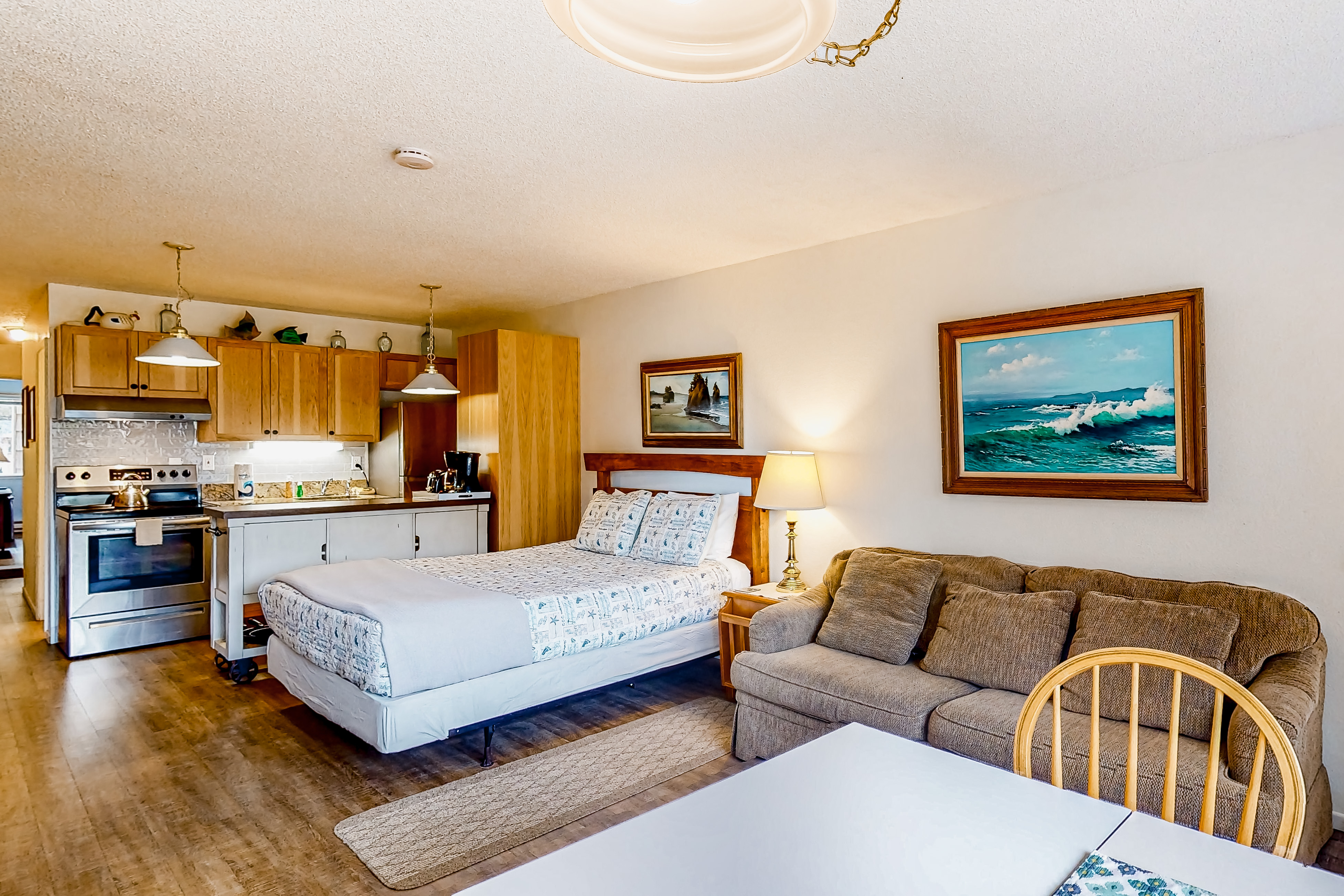 Dog friendly riverfront suite at oceanfront Proposal Rock Inn steps to beach