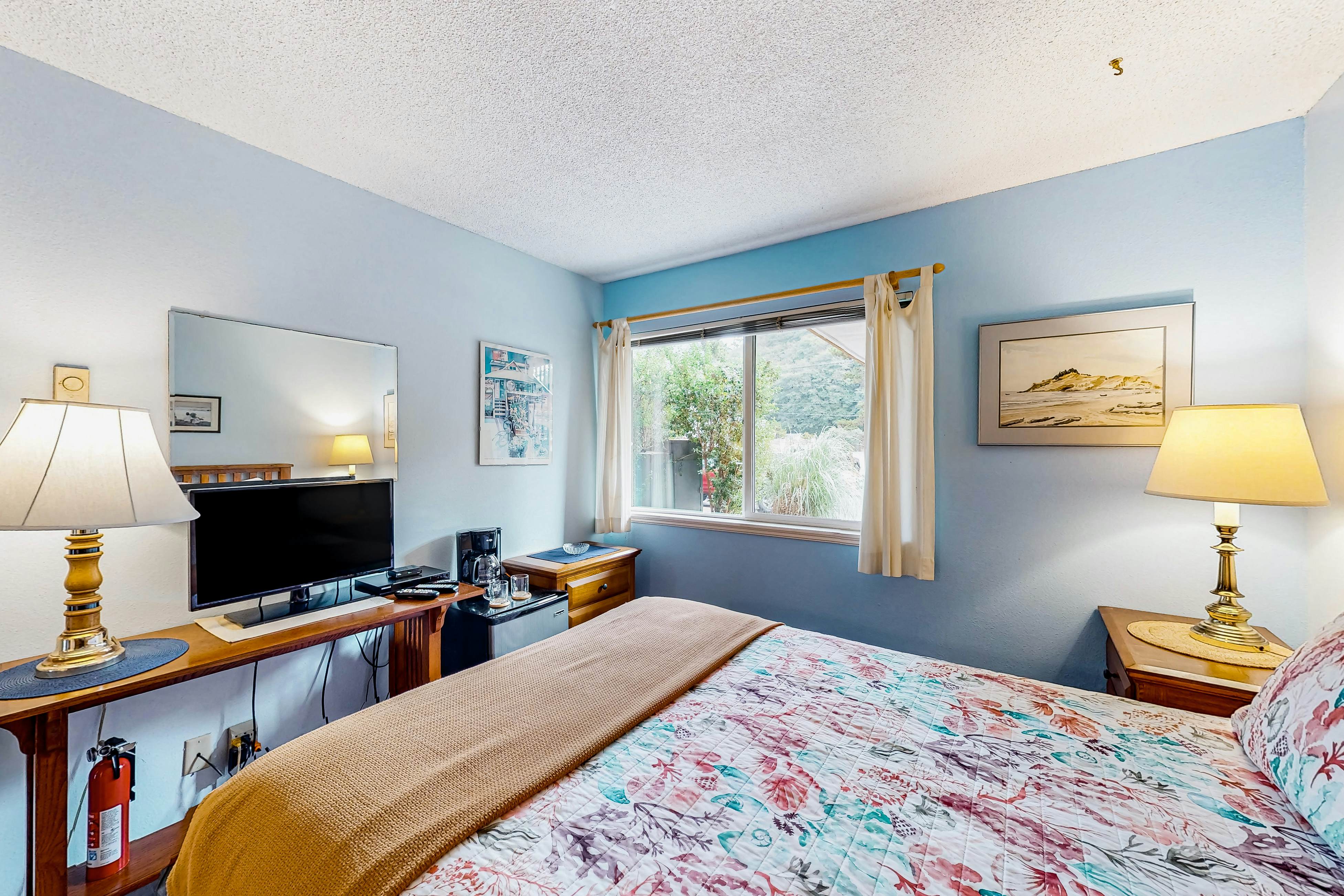 Dog-friendly, riverfront suite at oceanfront Proposal Rock Inn - steps to beach