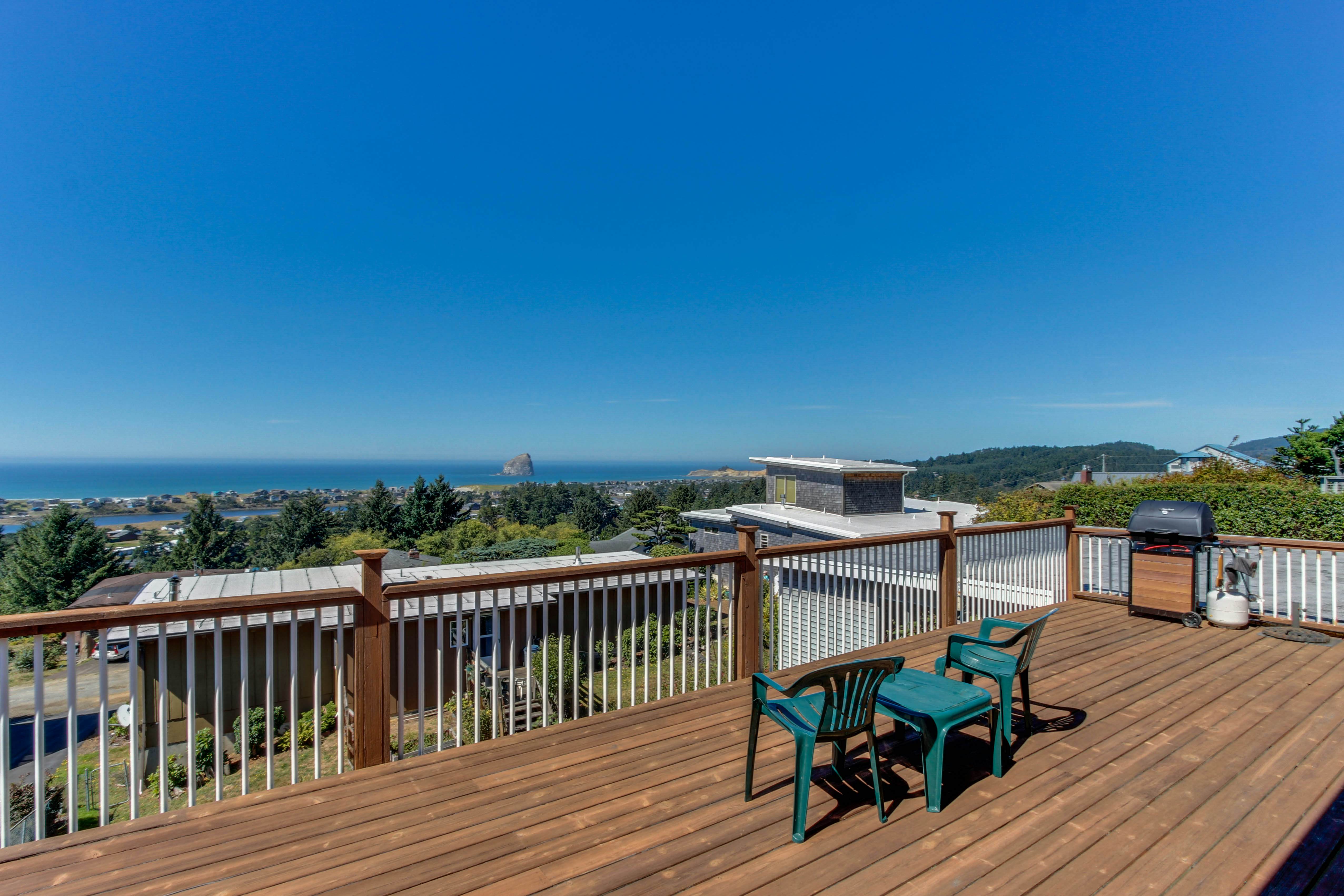 Bright Home with Sweeping Ocean Views & Quiet Location - Close to Town