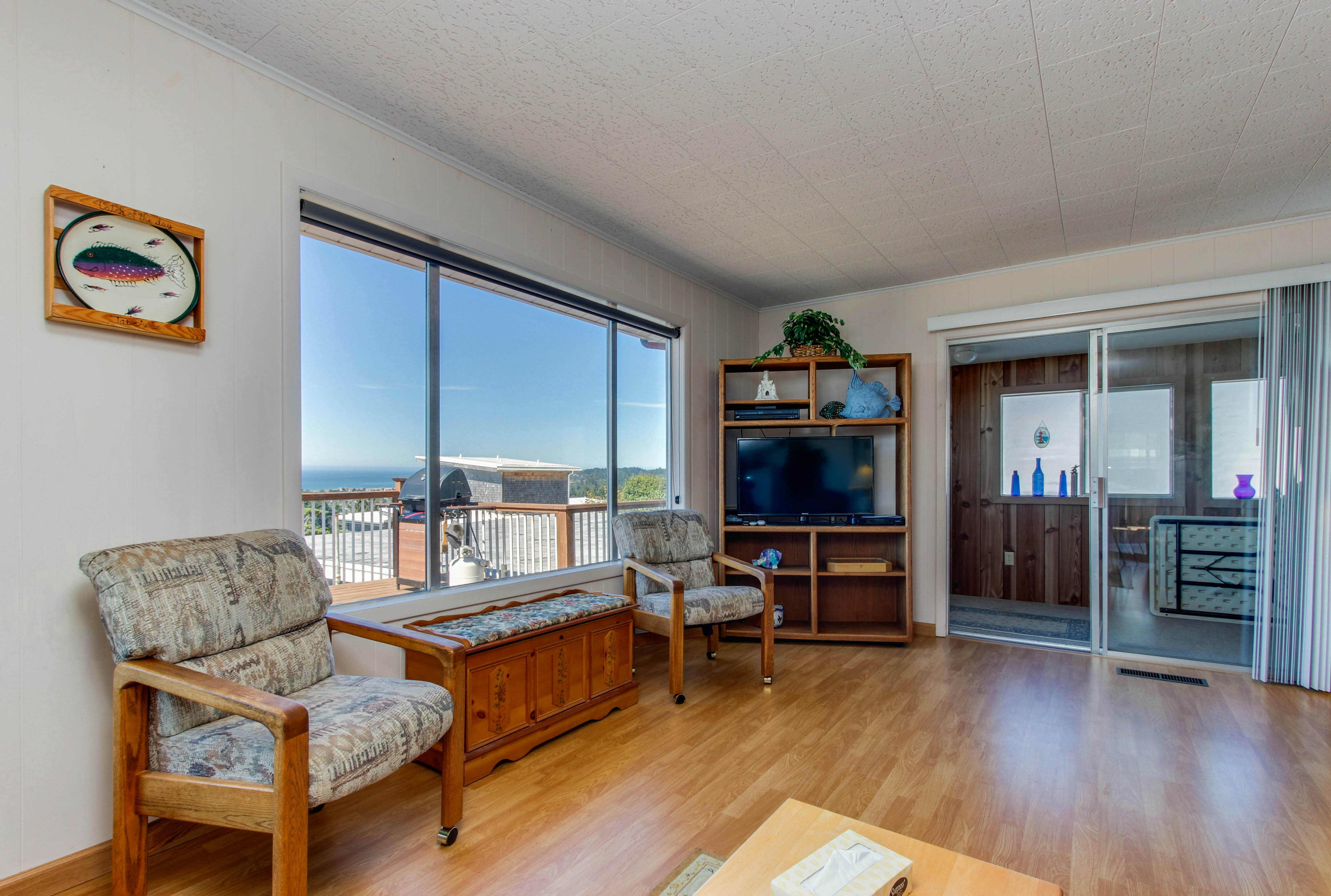 Bright Home with Sweeping Ocean Views and Quiet Location Close to Town