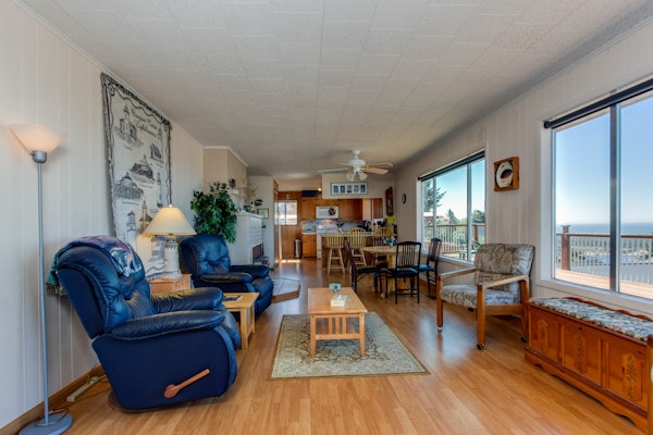 Bright Home with Sweeping Ocean Views and Quiet Location Close to Town