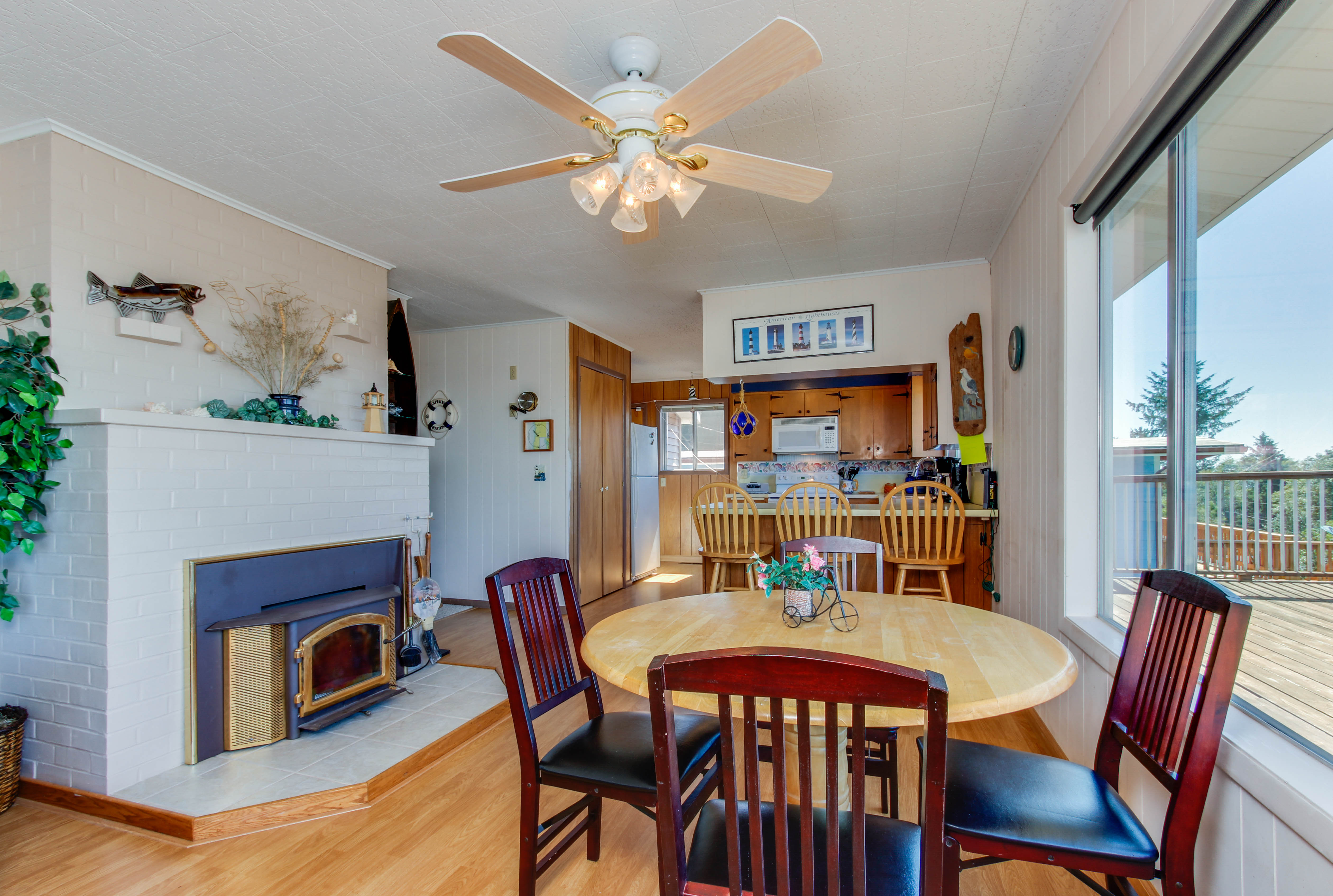 Bright Home with Sweeping Ocean Views and Quiet Location Close to Town