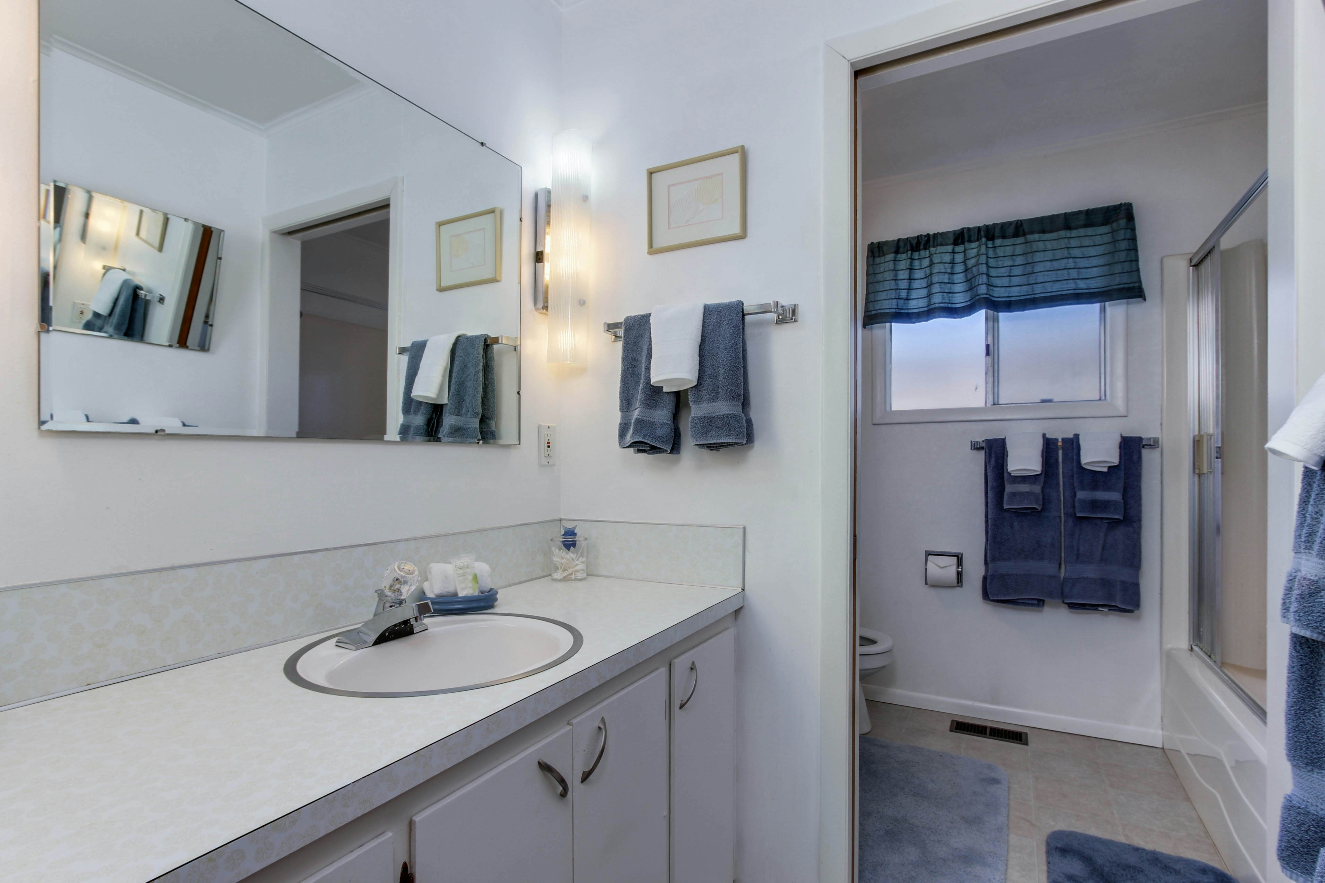 Bright Home with Sweeping Ocean Views and Quiet Location Close to Town