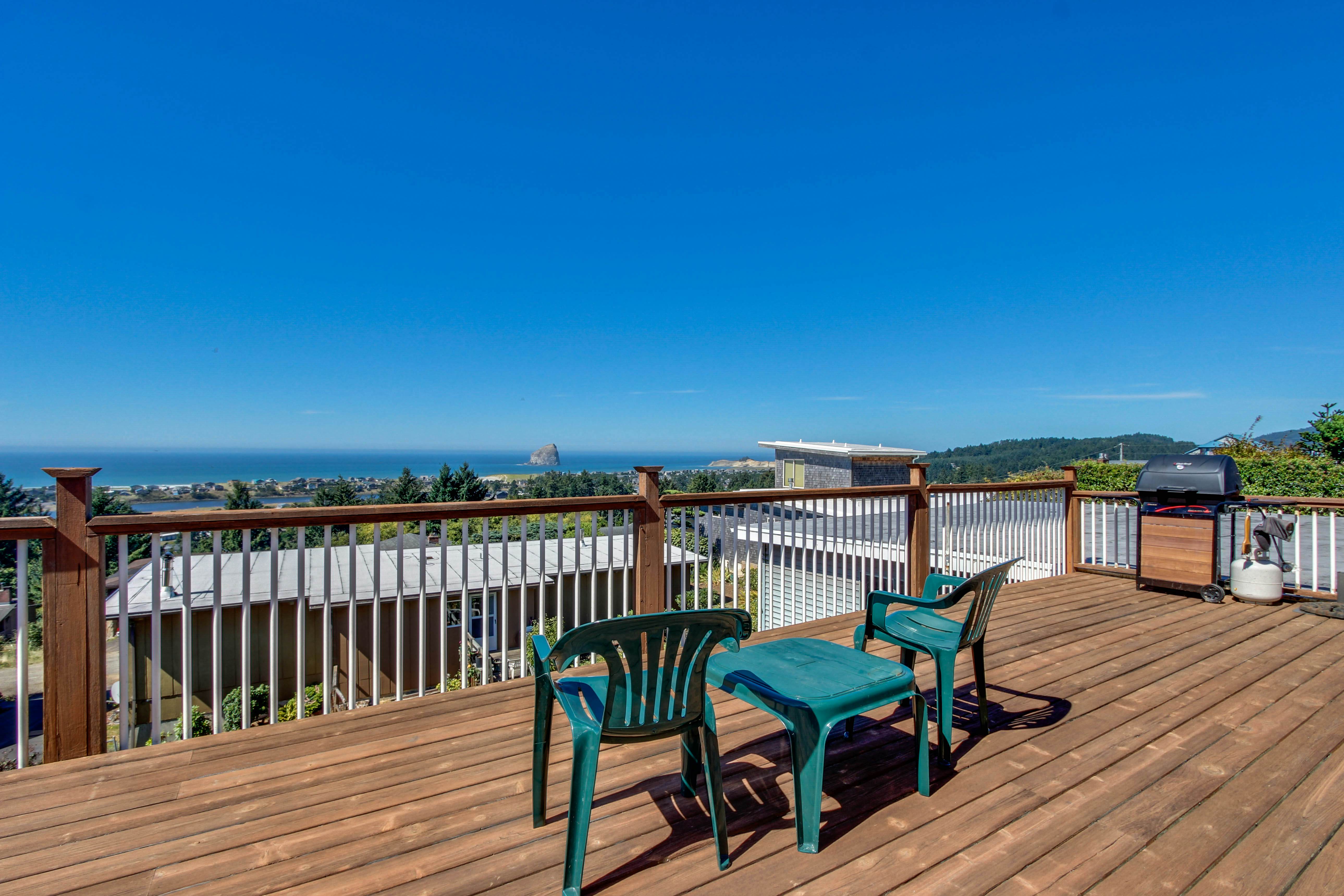 Bright Home with Sweeping Ocean Views and Quiet Location Close to Town