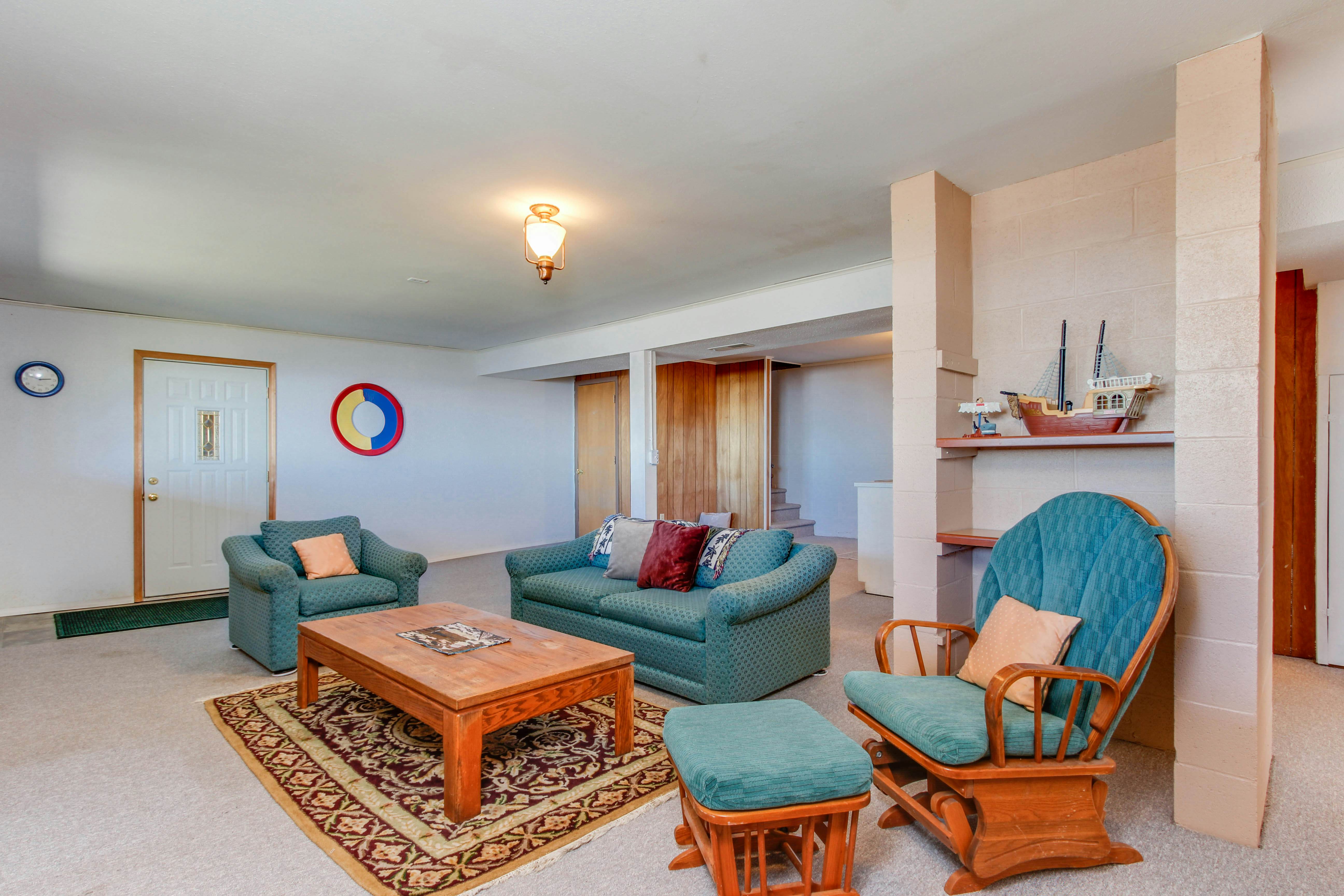 Bright Home with Sweeping Ocean Views and Quiet Location Close to Town