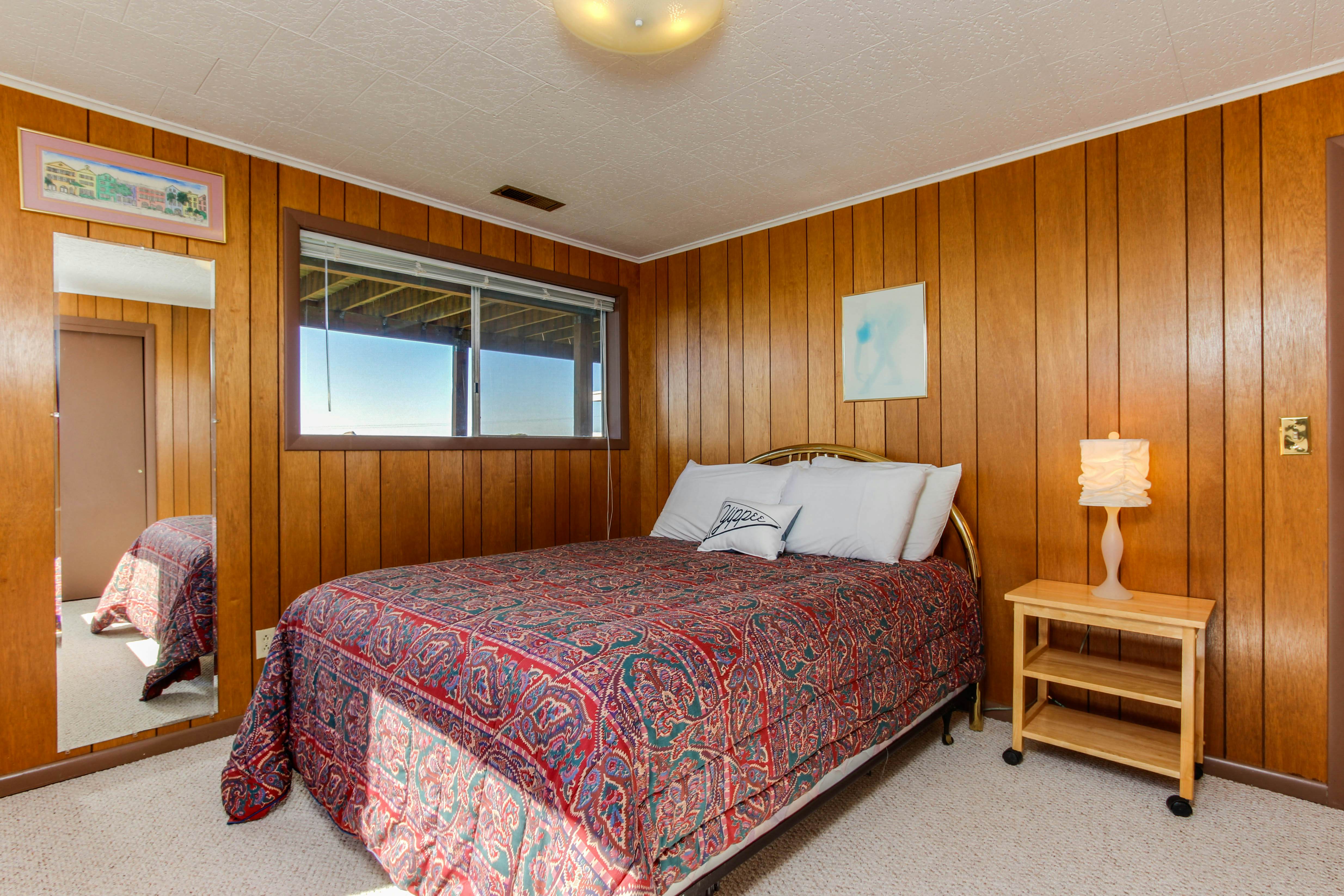 Bright Home with Sweeping Ocean Views and Quiet Location Close to Town