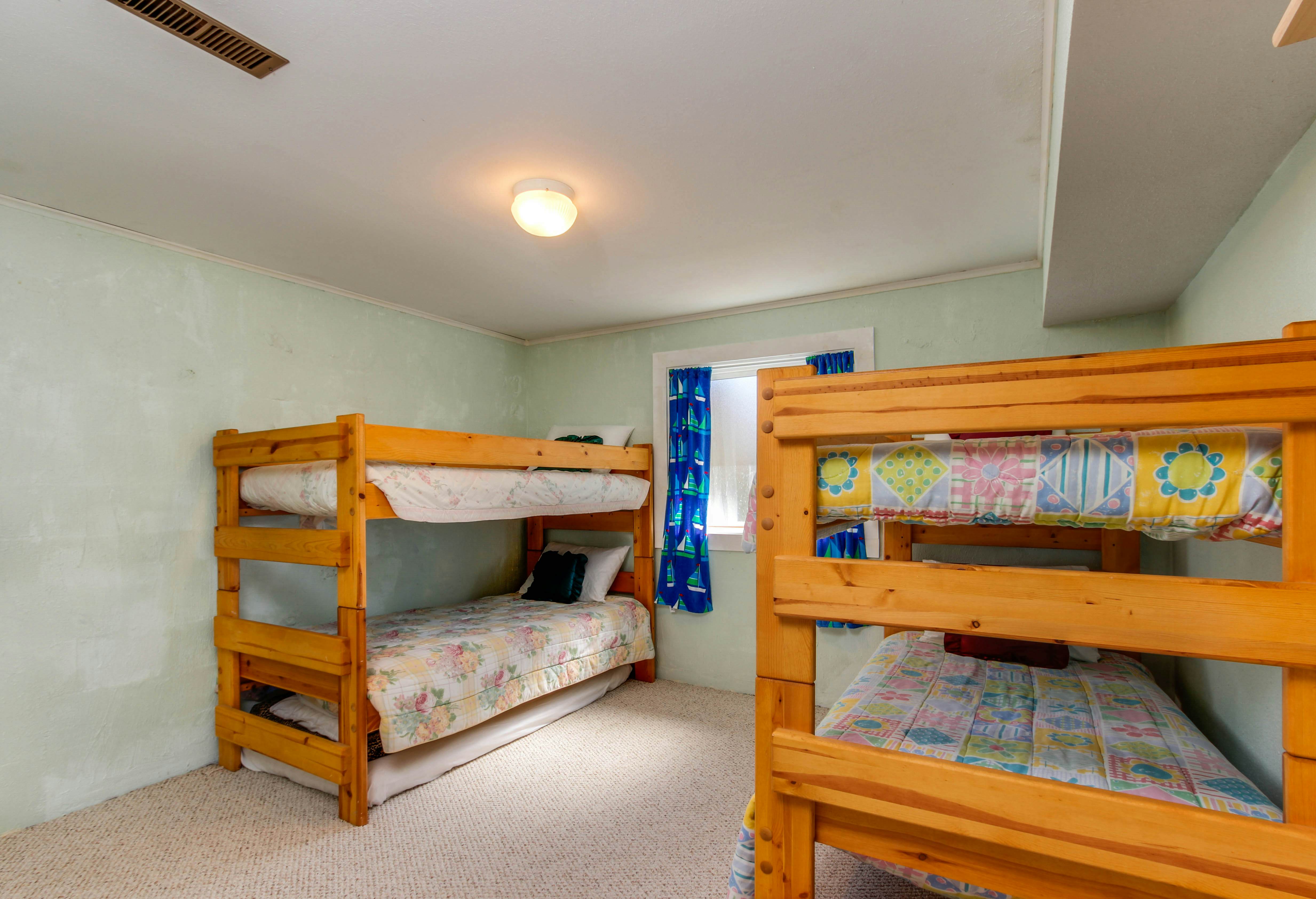 Bright Home with Sweeping Ocean Views and Quiet Location Close to Town