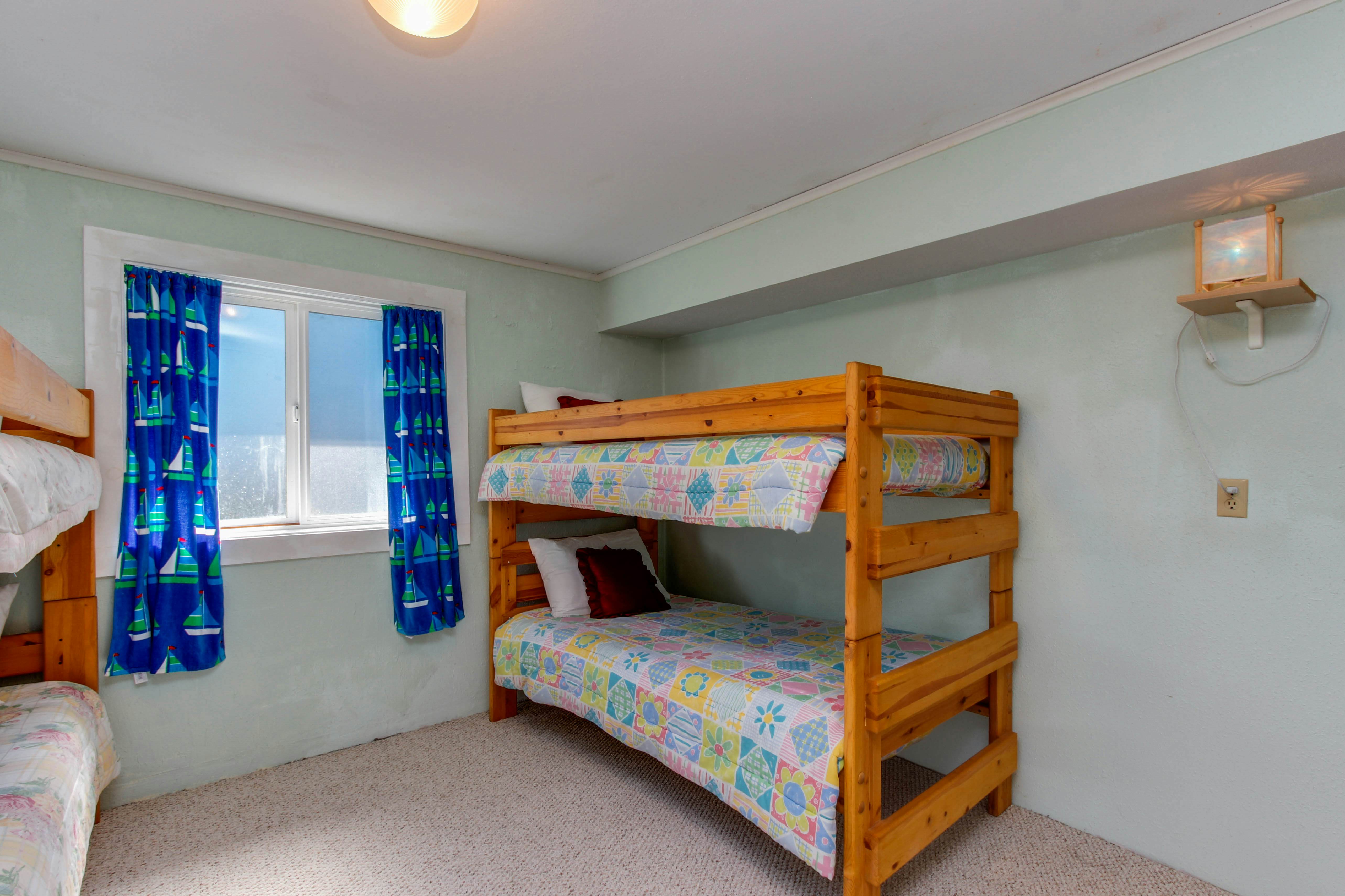 Bright Home with Sweeping Ocean Views and Quiet Location Close to Town