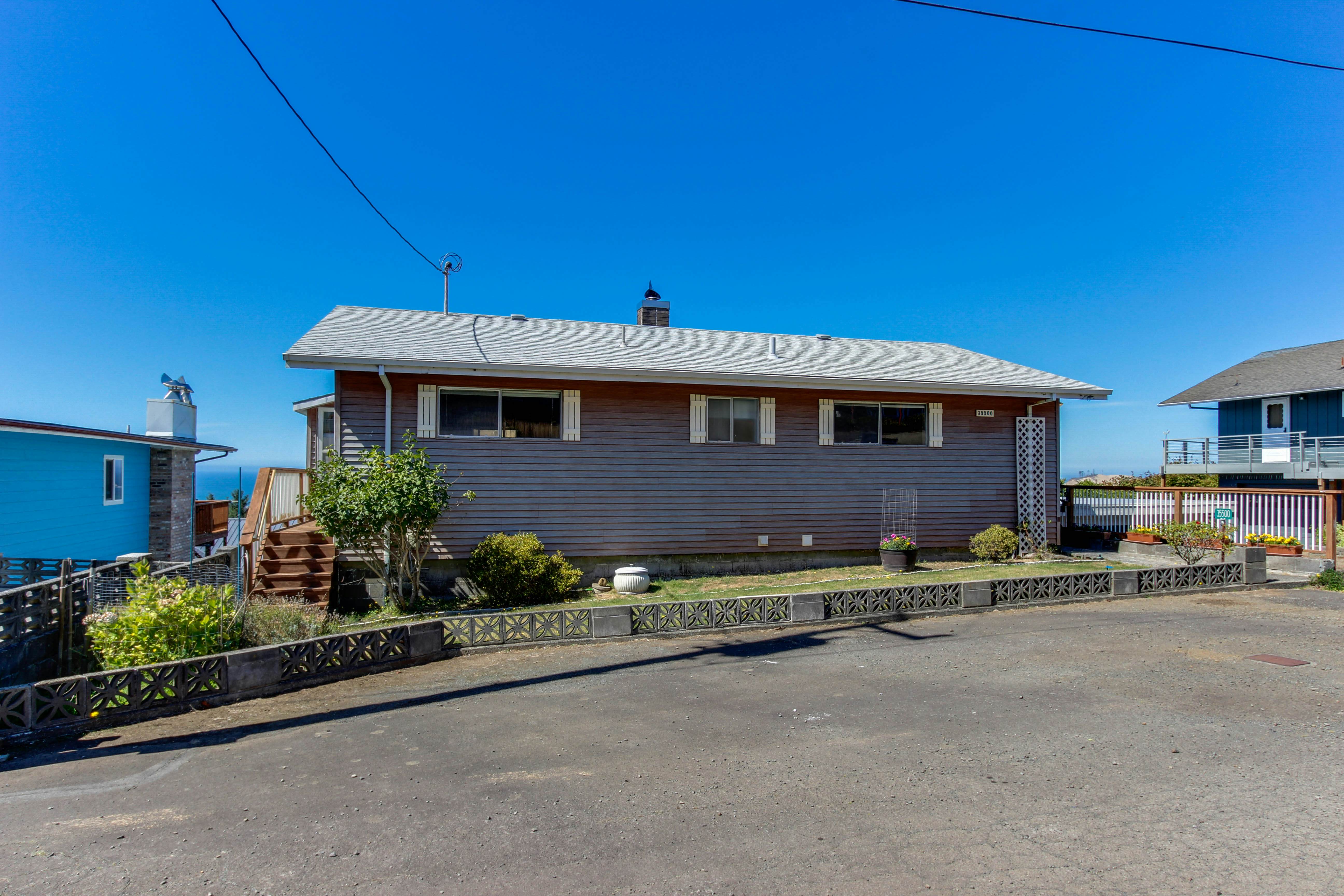 Bright Home with Sweeping Ocean Views and Quiet Location Close to Town