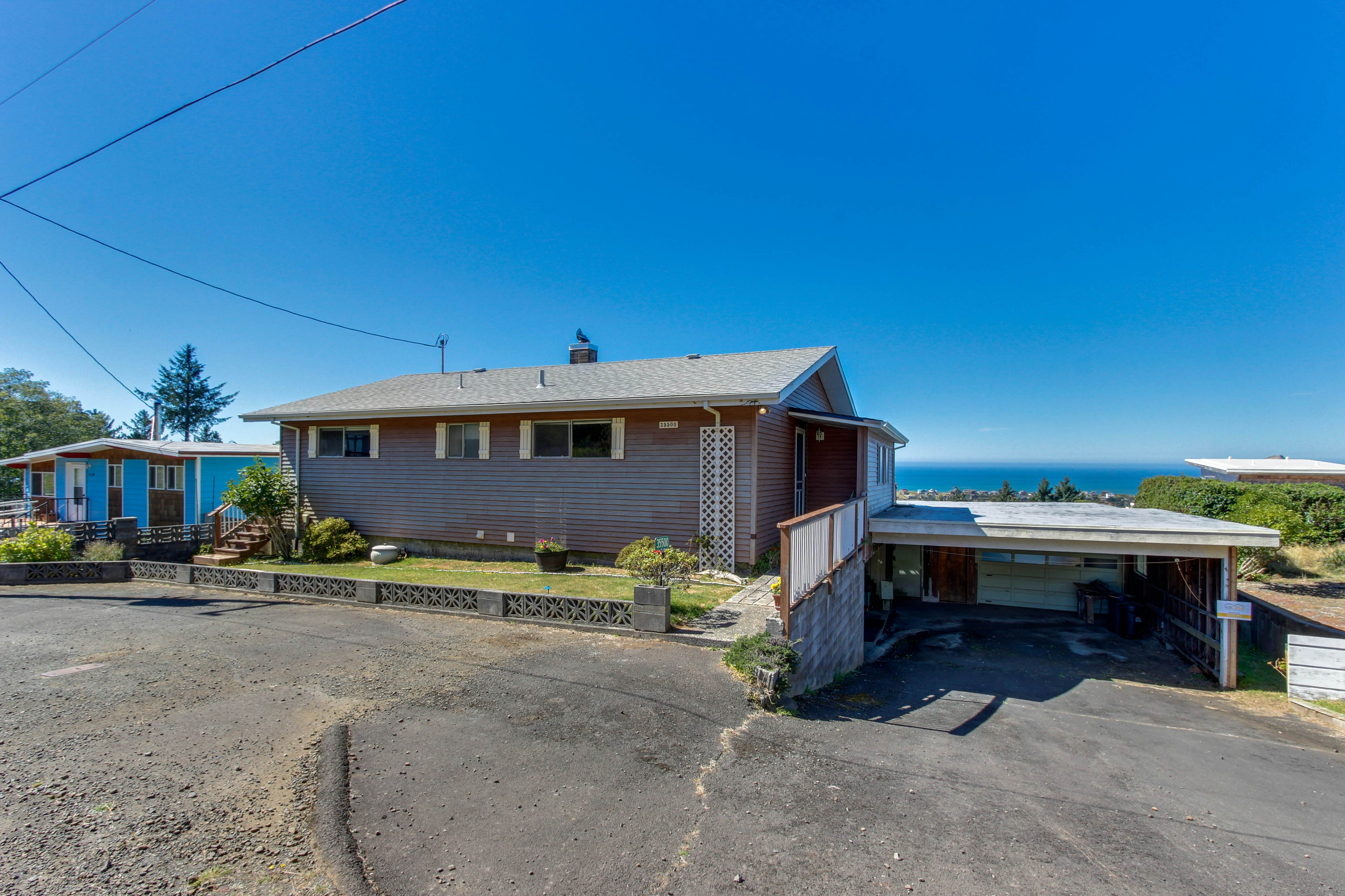 Bright Home with Sweeping Ocean Views and Quiet Location Close to Town