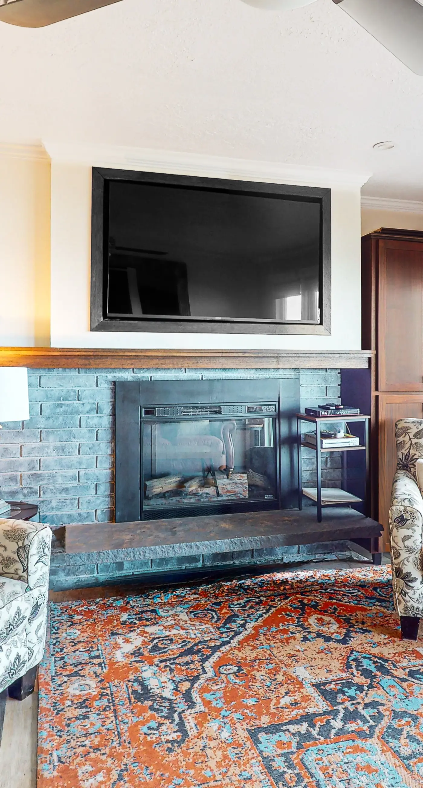 Oceanfront ground level condo with fireplace and updated kitchen dog friendly