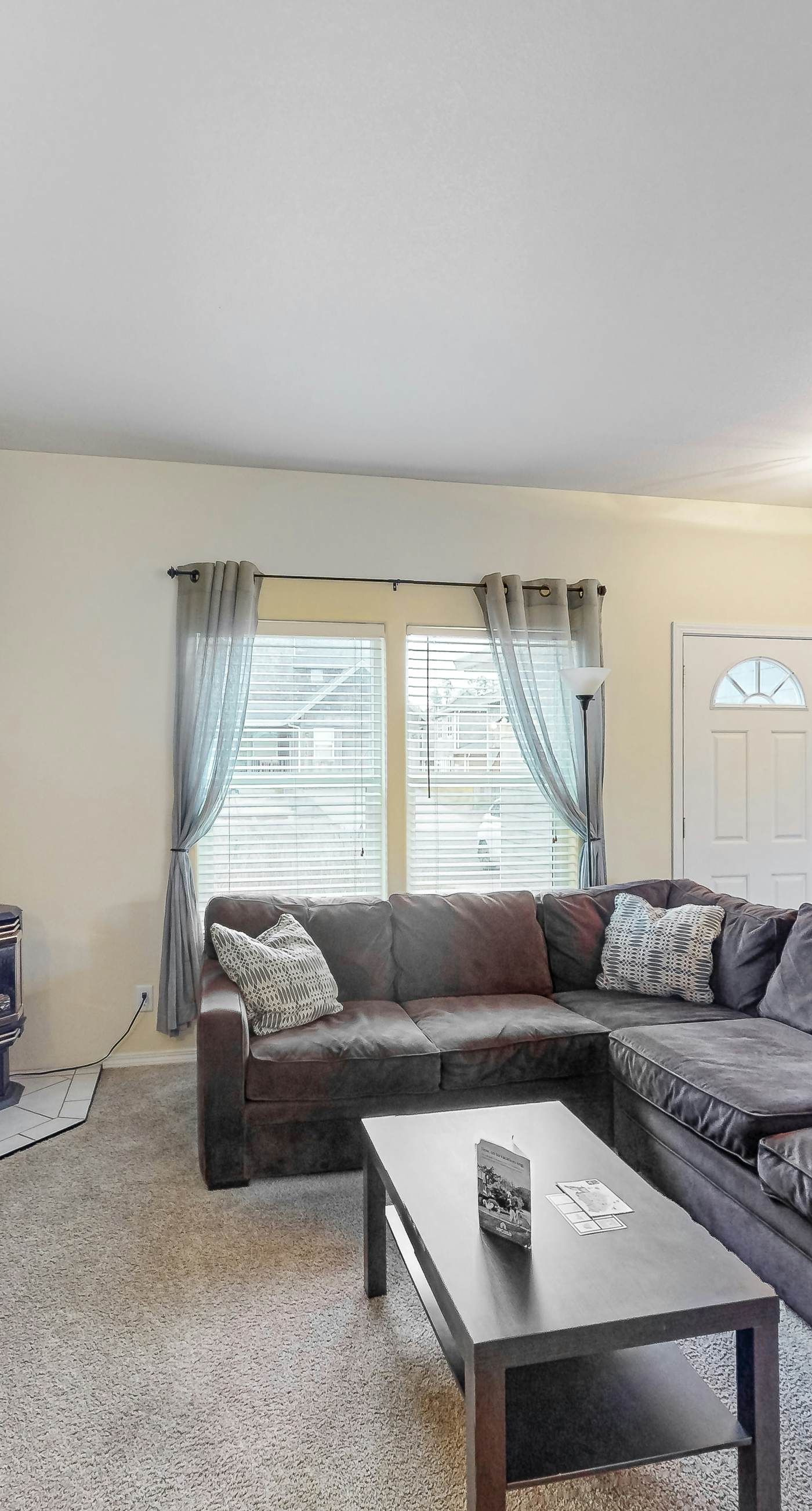 Comfortable home close to beach with deck and game room close to town