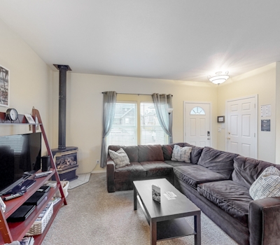 Comfortable home close to beach with deck and game room close to town