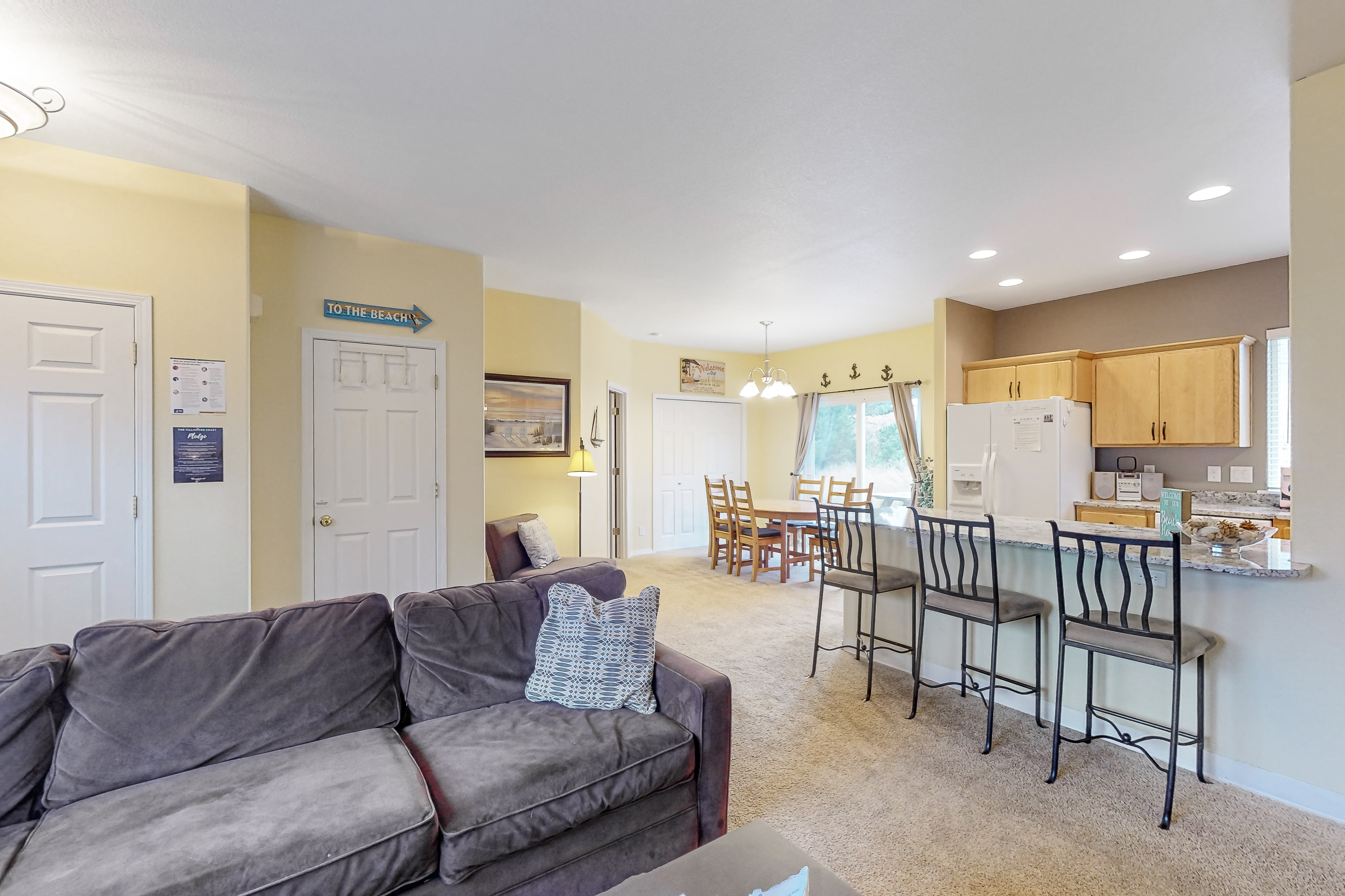 Comfortable home close to beach with deck and game room close to town