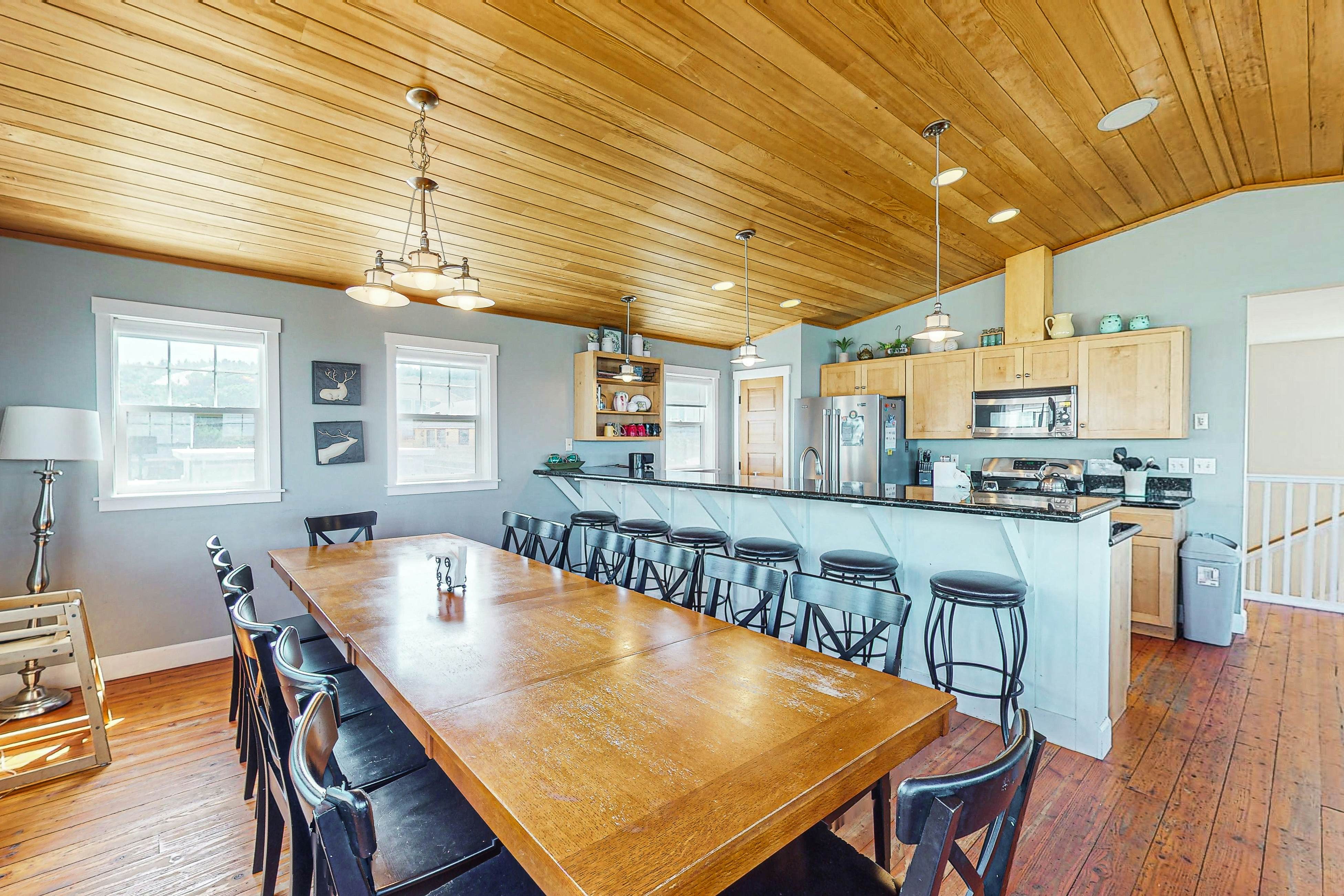 Gorgeous ocean view home with hot tub game room steps to beach