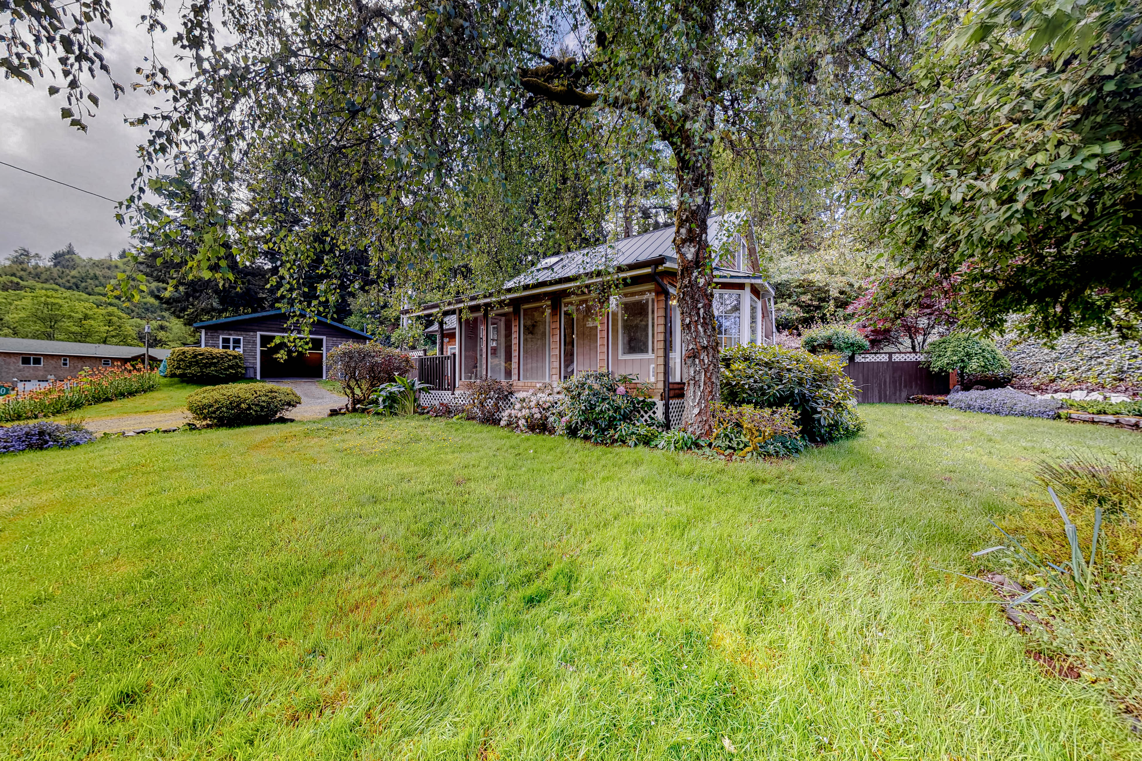 Dog Friendly Two Story Home near the Beach with Free WiFi Gas Grill and Firepit