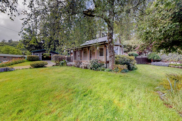 Dog Friendly Two Story Home near the Beach with Free WiFi Gas Grill and Firepit