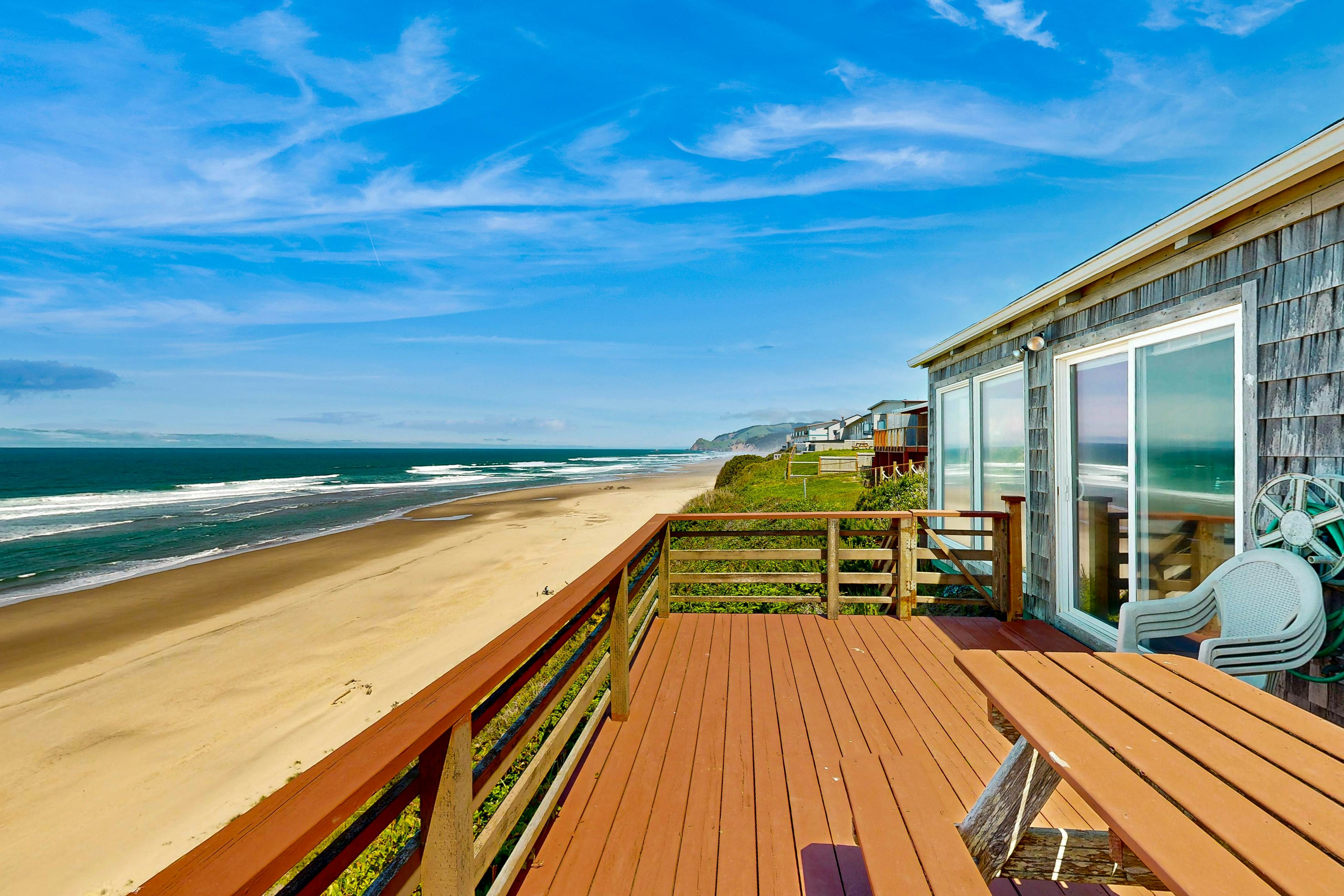 Ocean front home with spacious deck and beach access; near shops & restaurants