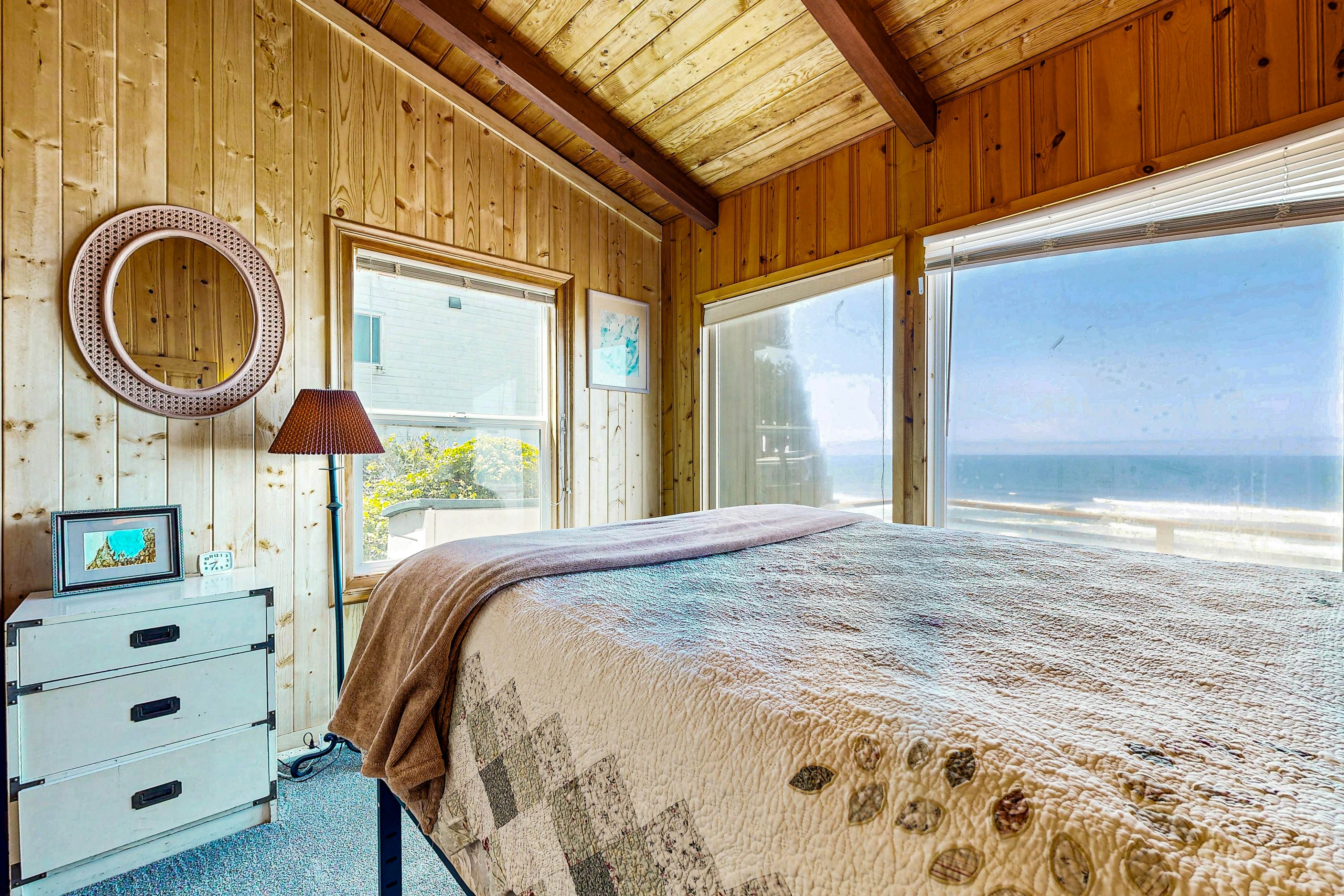 Ocean front home with spacious deck and beach access; near shops & restaurants