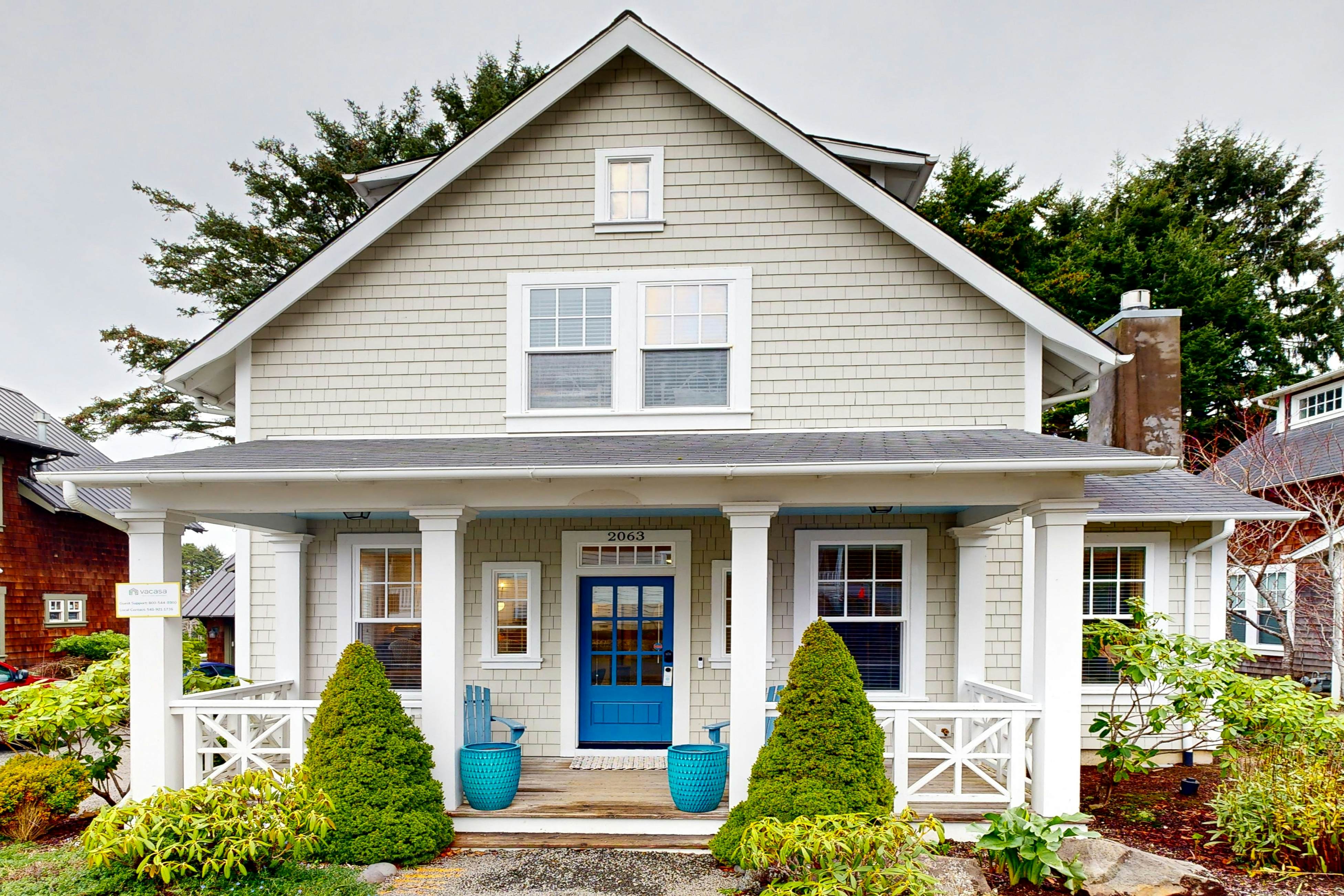 Beautiful home with peek a boo beach views patio with hot tub and firepit WiFi