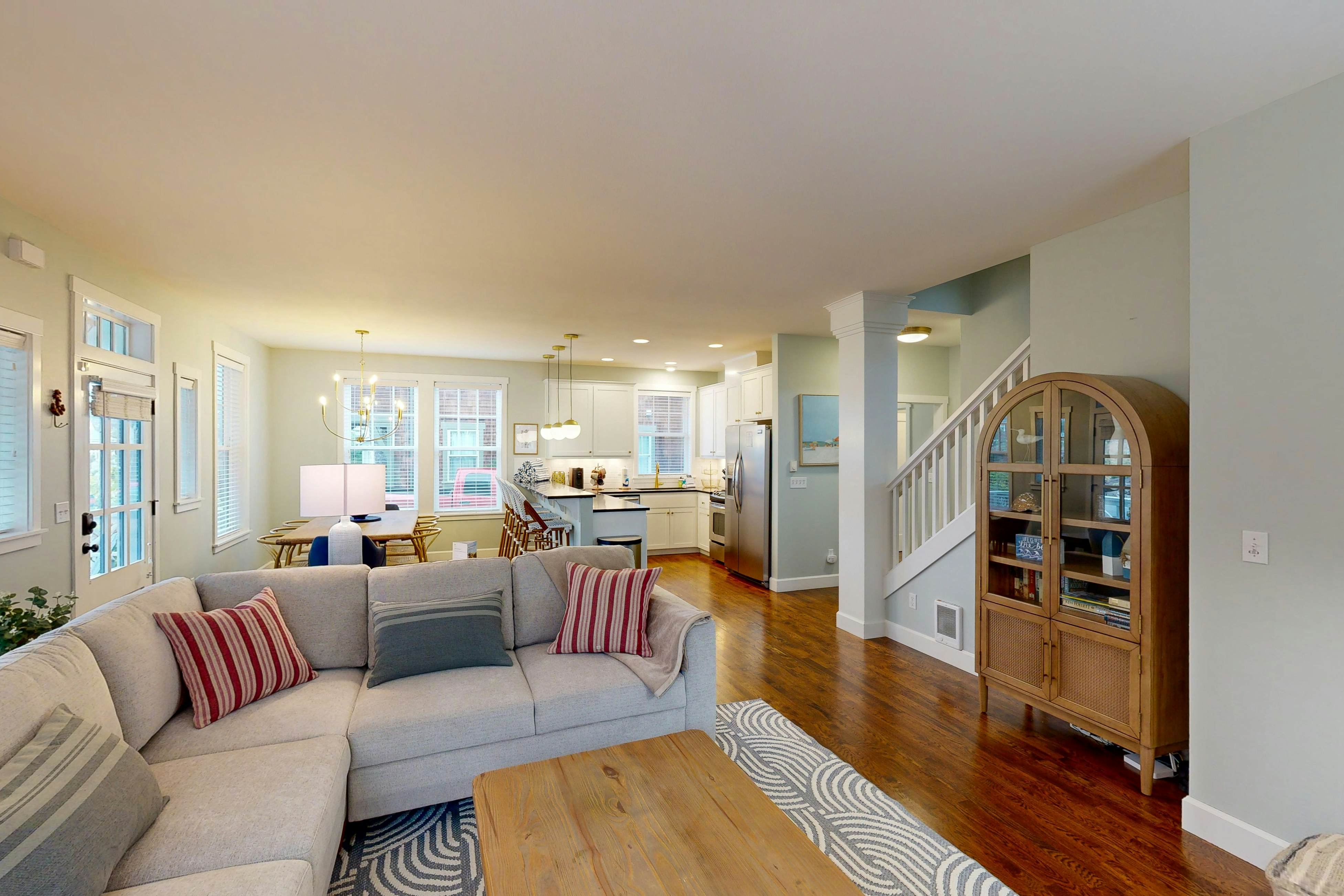 Beautiful home with peek a boo beach views patio with hot tub and firepit WiFi