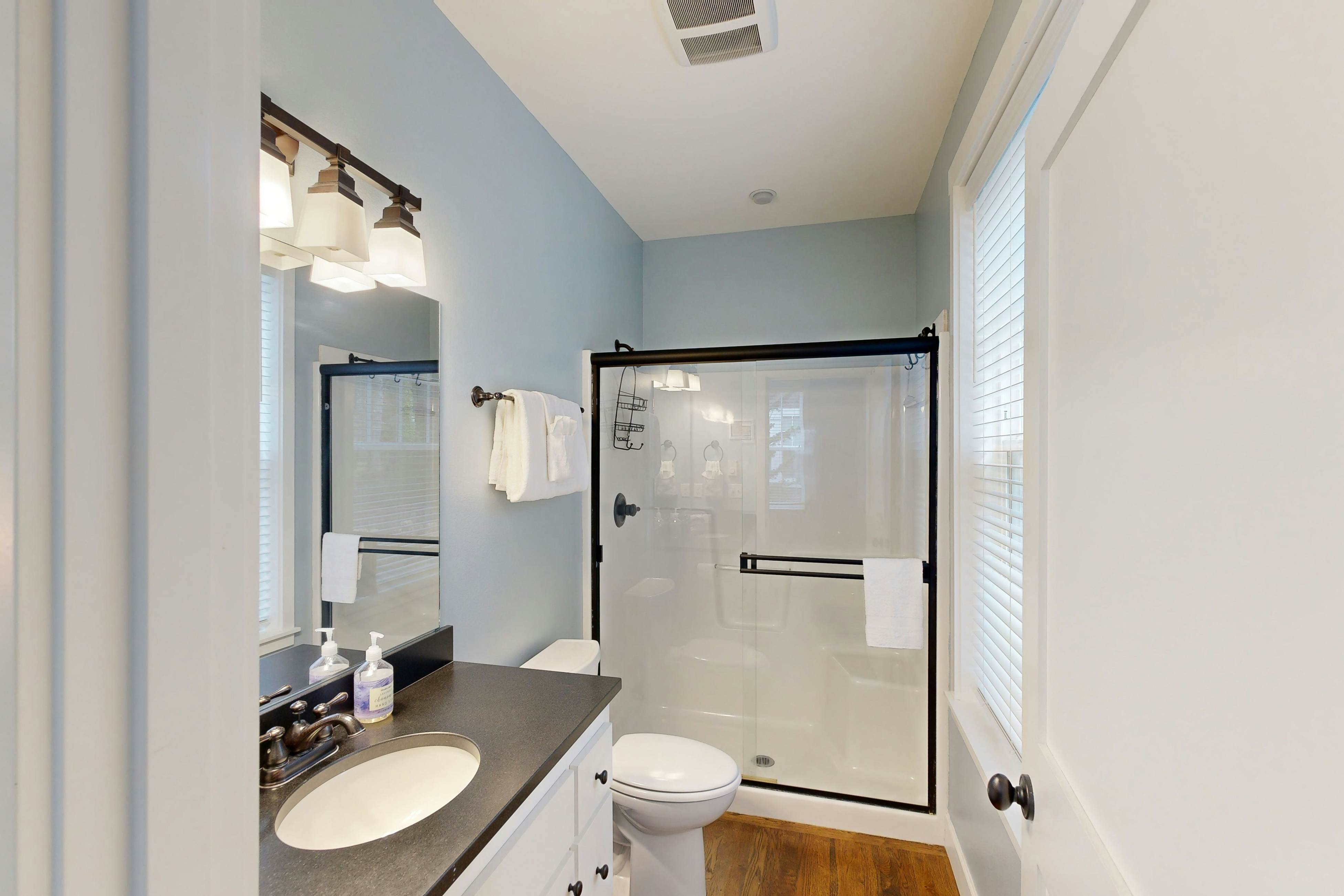 Beautiful home with peek a boo beach views patio with hot tub and firepit WiFi