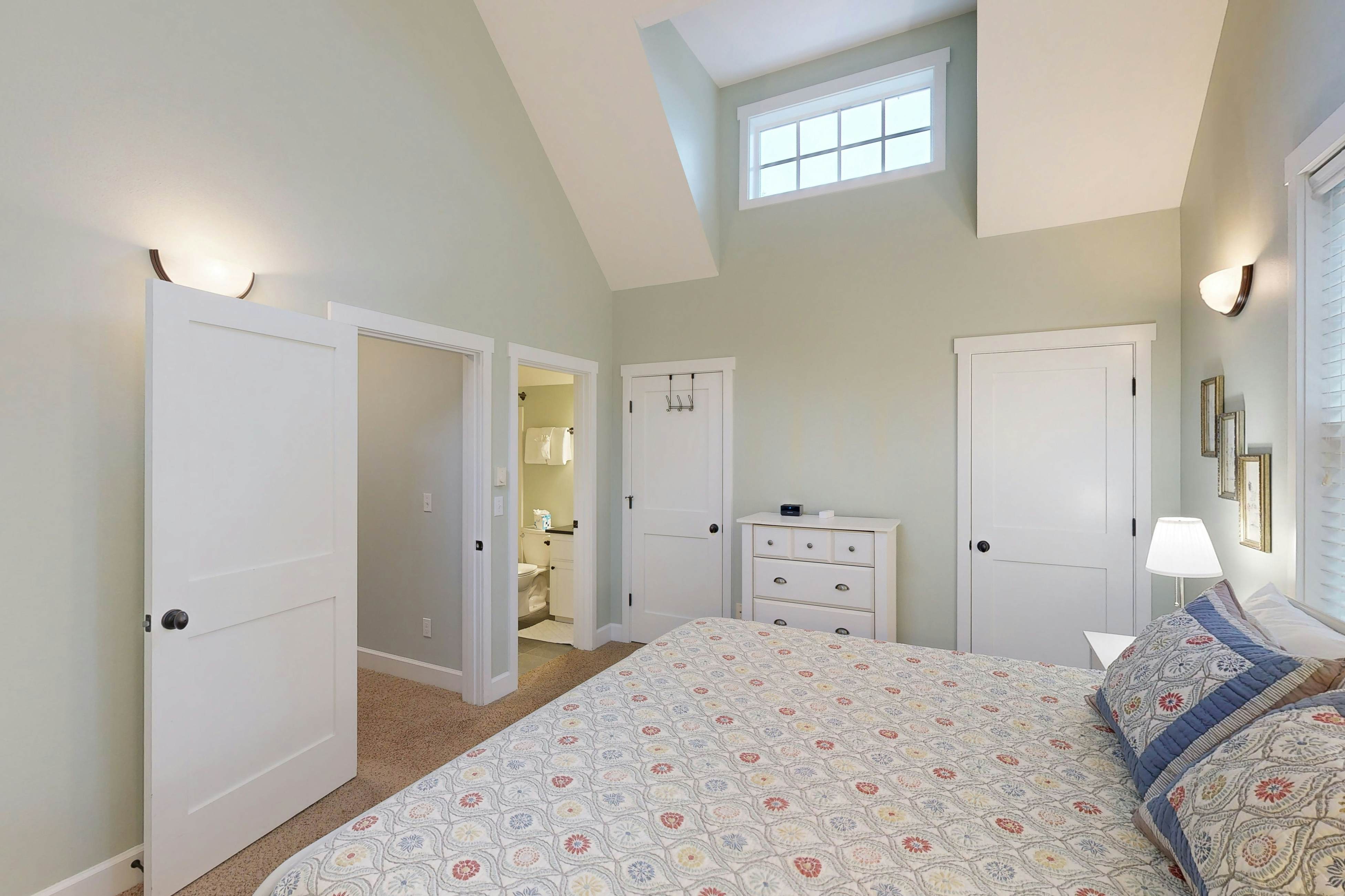 Beautiful home with peek a boo beach views patio with hot tub and firepit WiFi