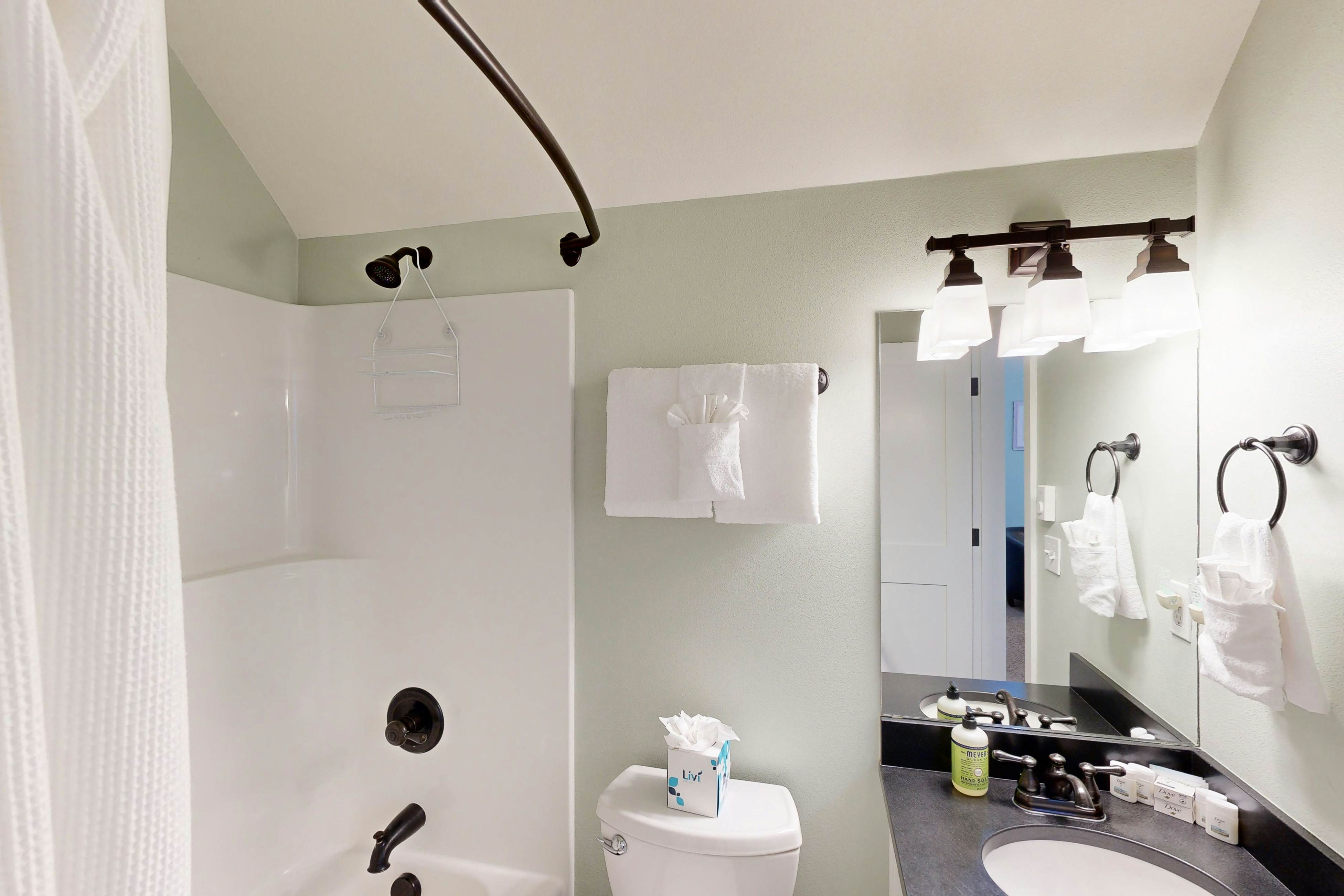 Beautiful home with peek a boo beach views patio with hot tub and firepit WiFi