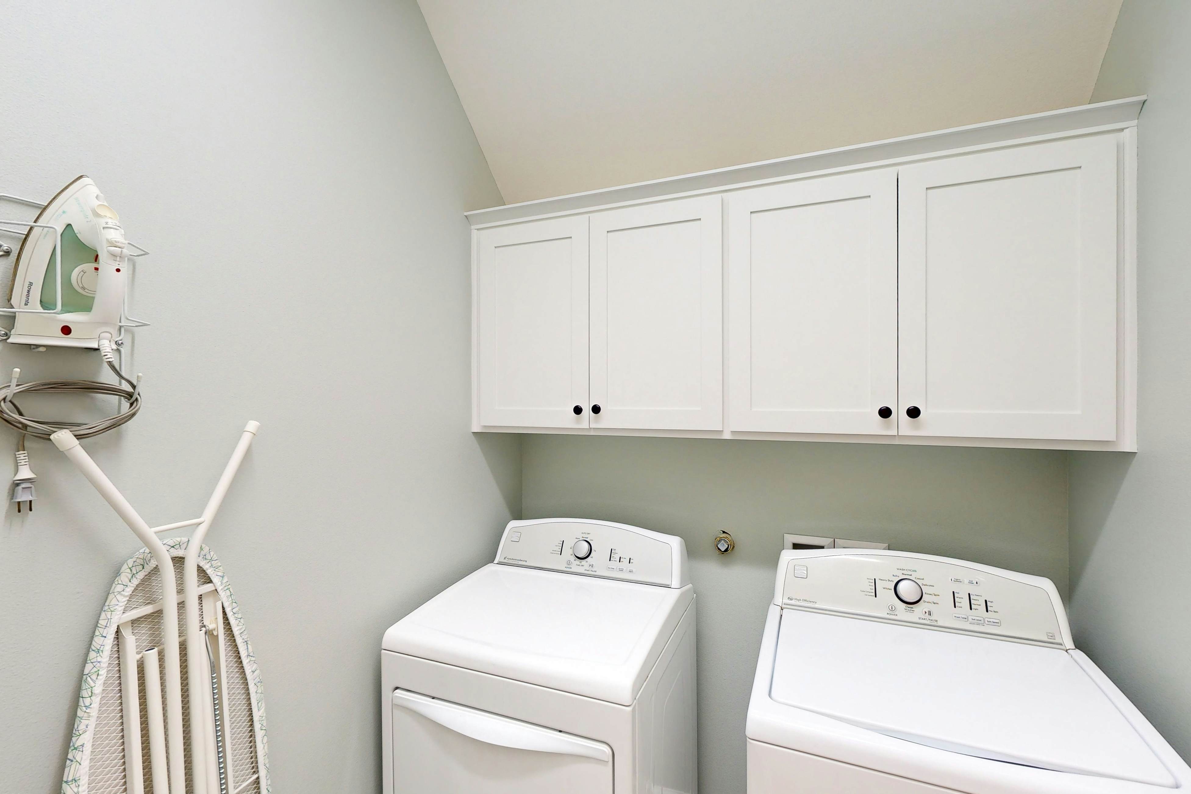 Beautiful home with peek a boo beach views patio with hot tub and firepit WiFi