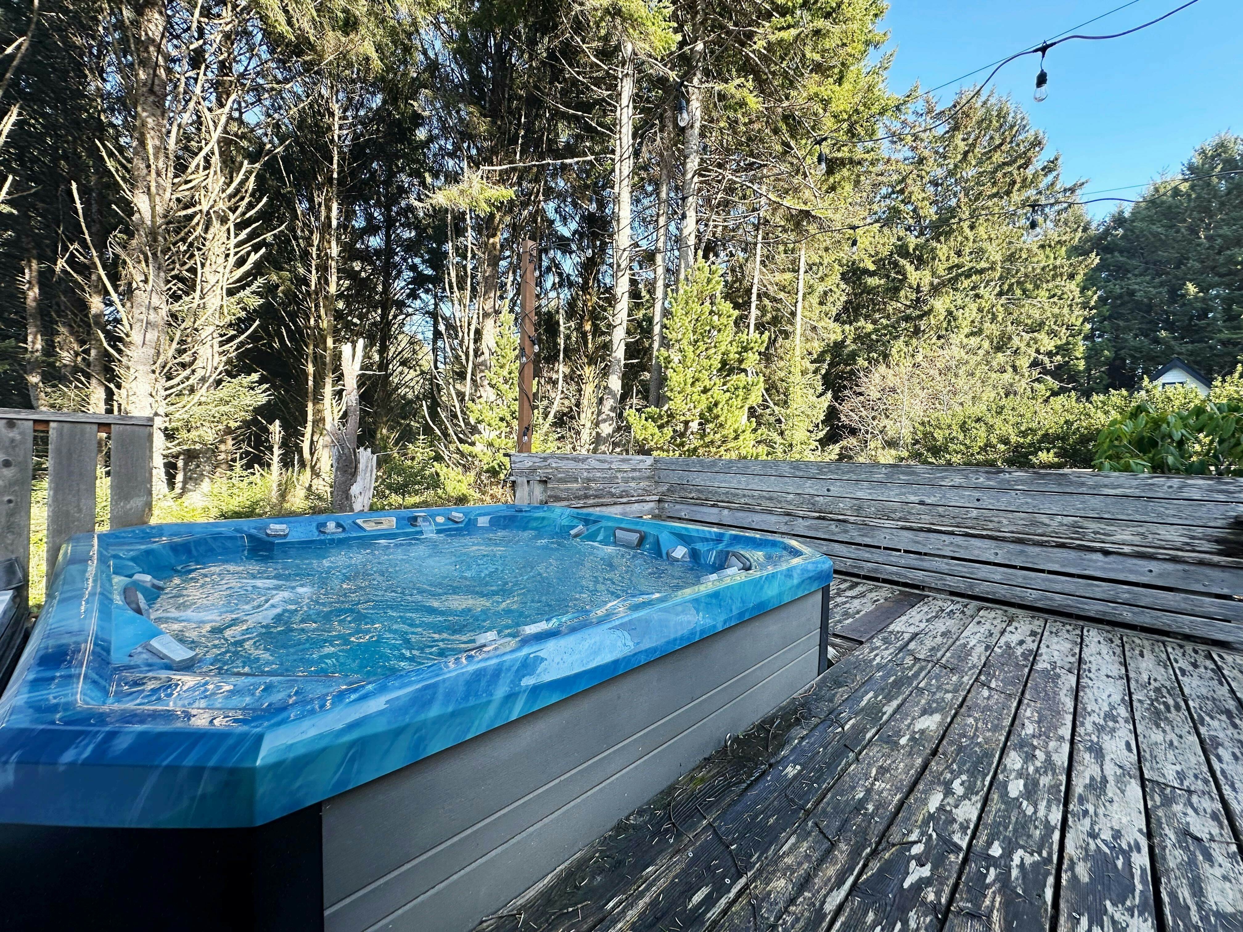 Beautiful home with peek a boo beach views patio with hot tub and firepit WiFi