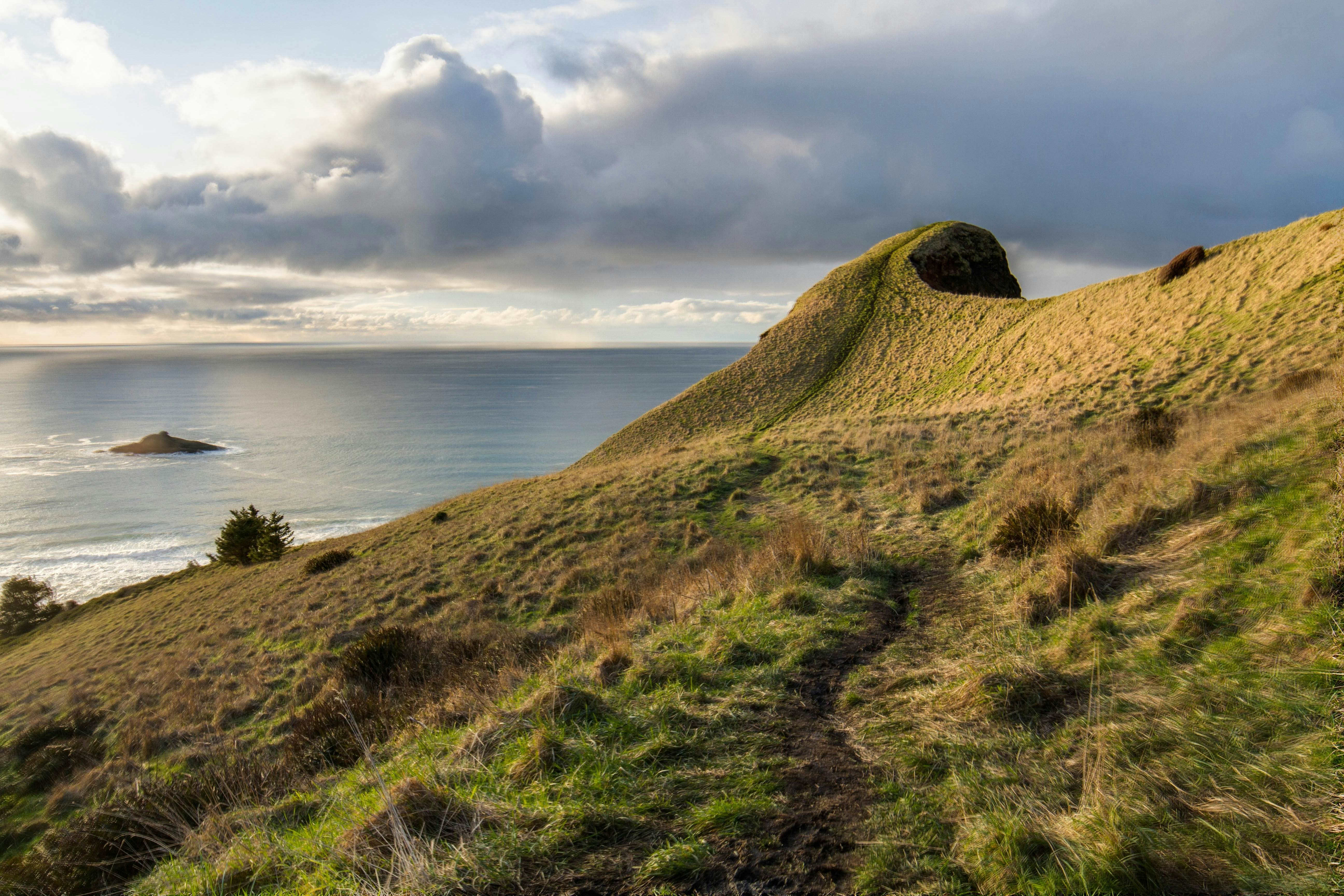 Beautiful home with peek a boo beach views patio with hot tub and firepit WiFi