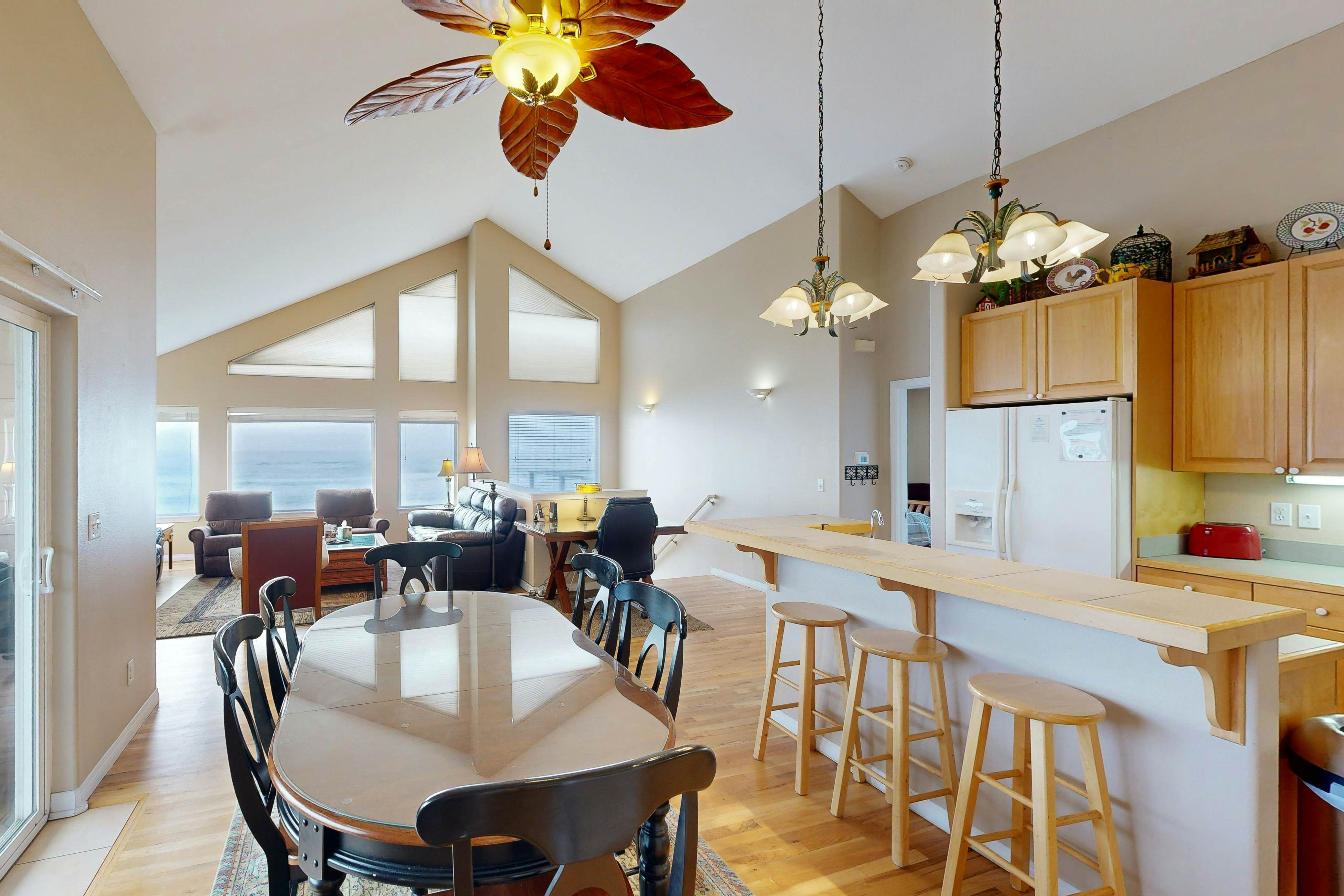 Beautiful home on the ocean with beach views, deck, bbq, WiFi, and streaming