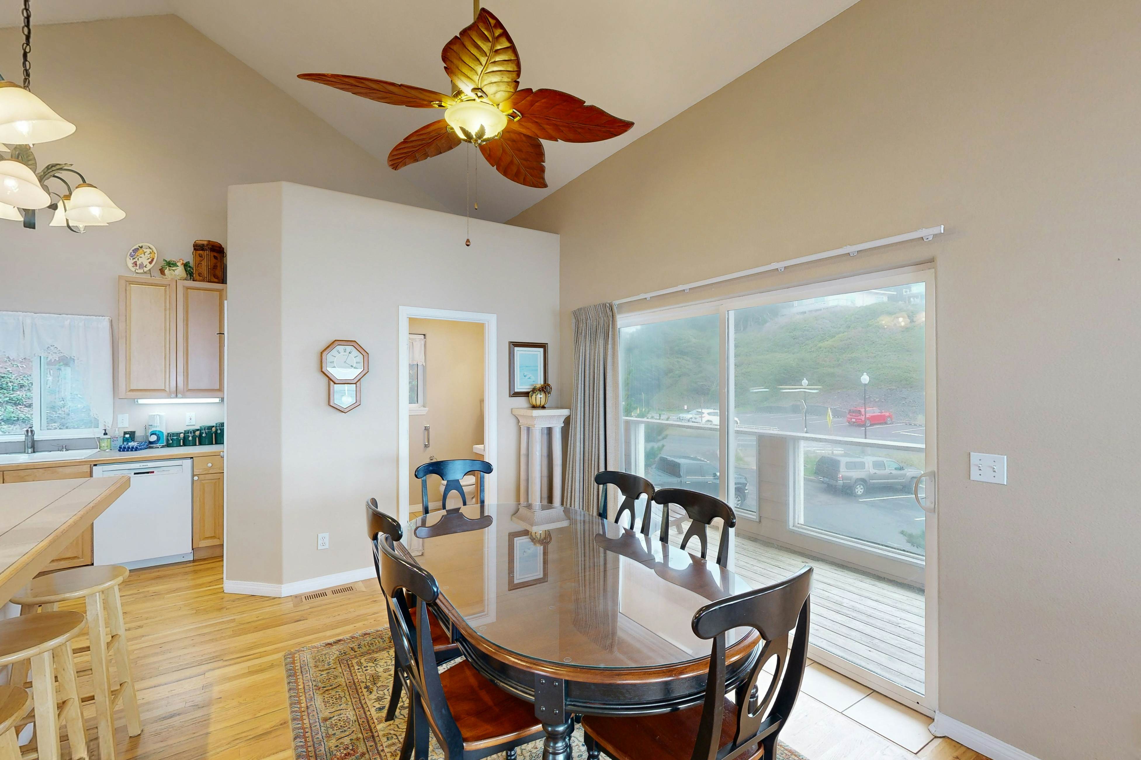 Beautiful home on the ocean with beach views, deck, bbq, WiFi, and streaming