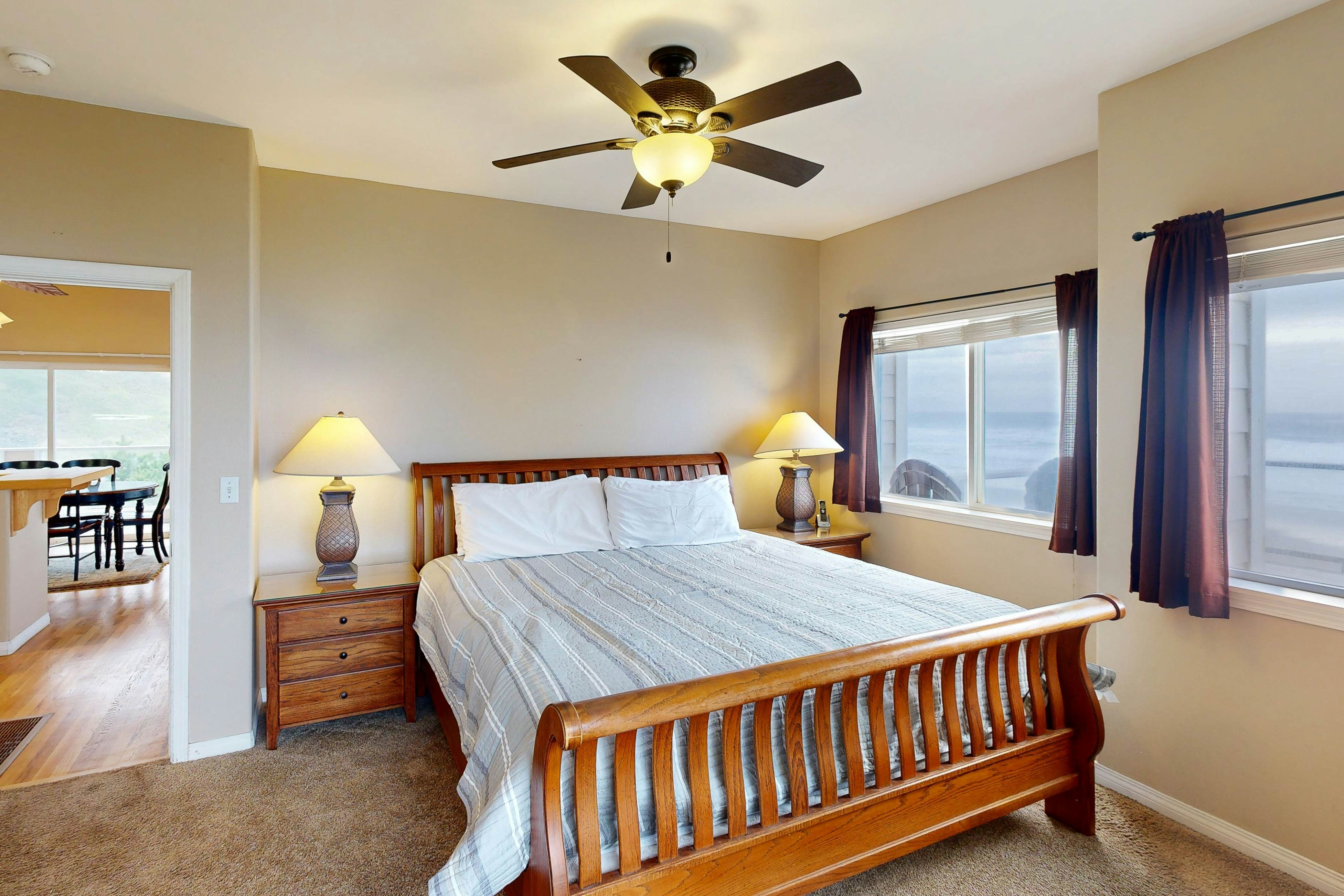 Beautiful home on the ocean with beach views, deck, bbq, WiFi, and streaming