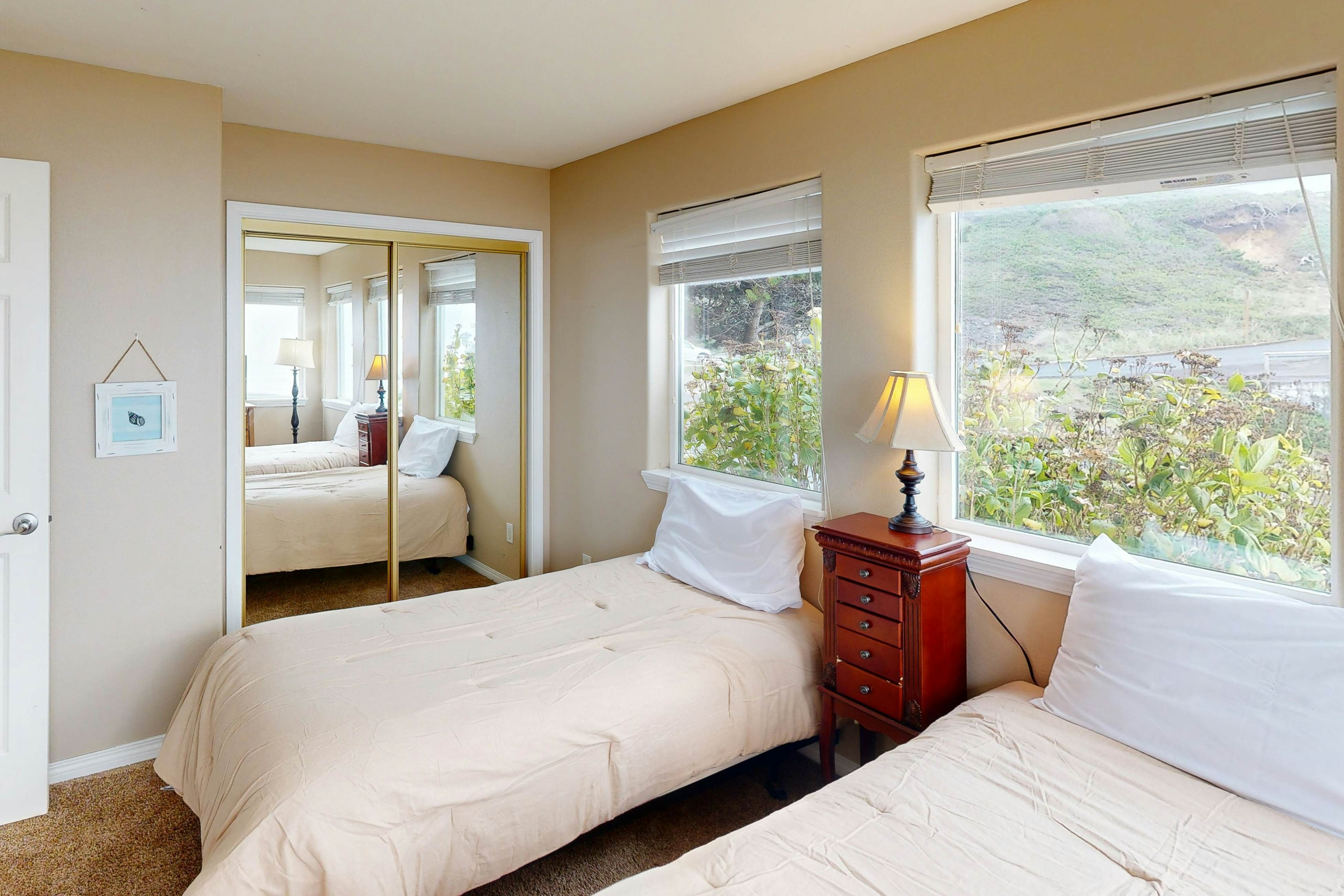 Beautiful home on the ocean with beach views, deck, bbq, WiFi, and streaming