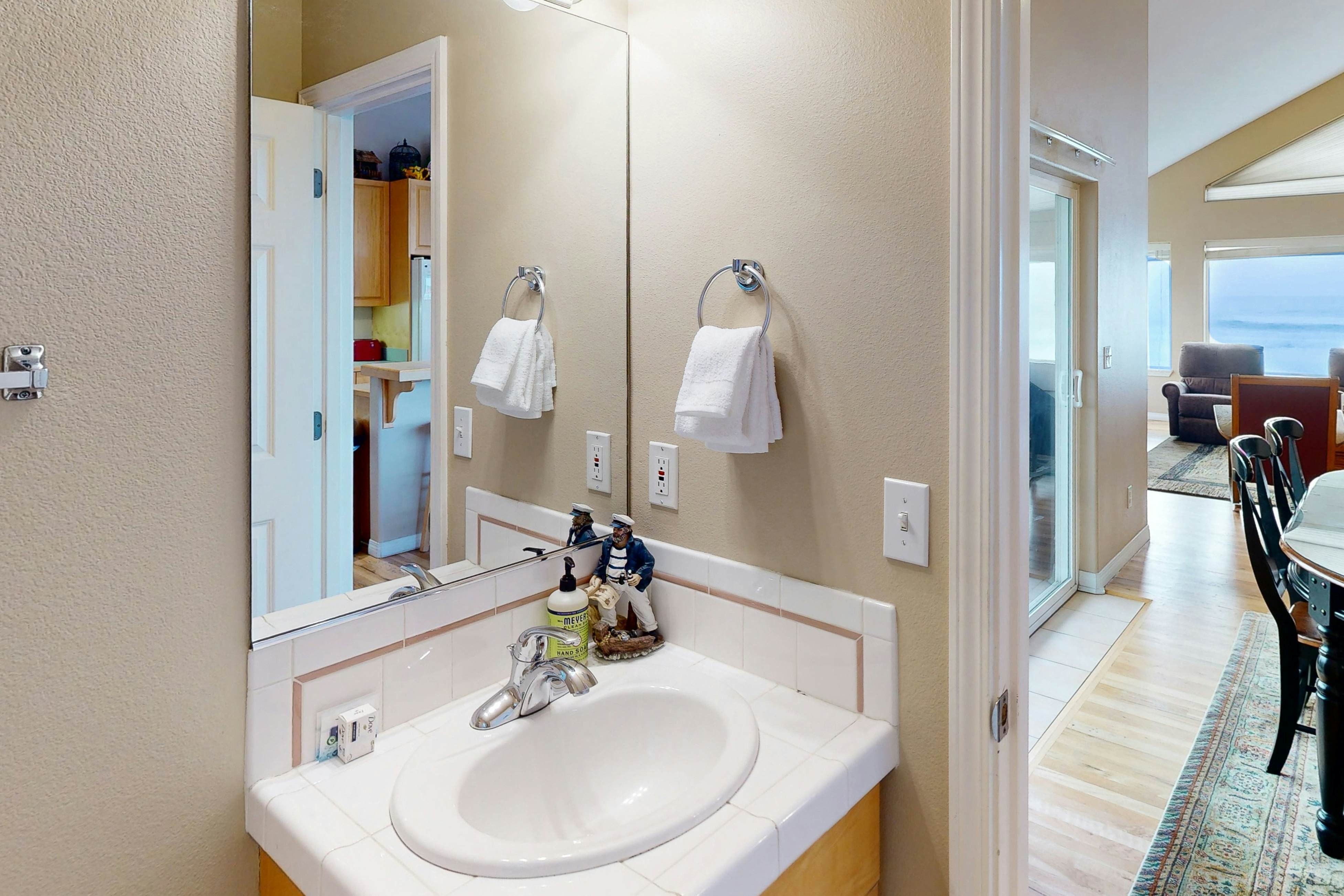 Beautiful home on the ocean with beach views, deck, bbq, WiFi, and streaming