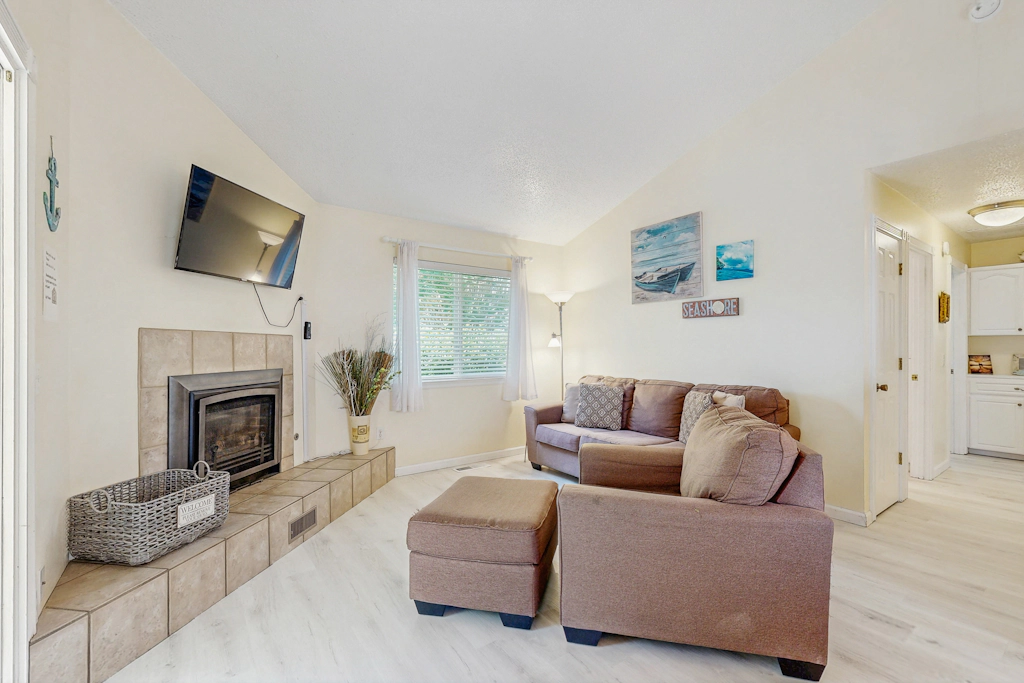 Cozy Dog-Friendly, Family Retreat Near the Beach