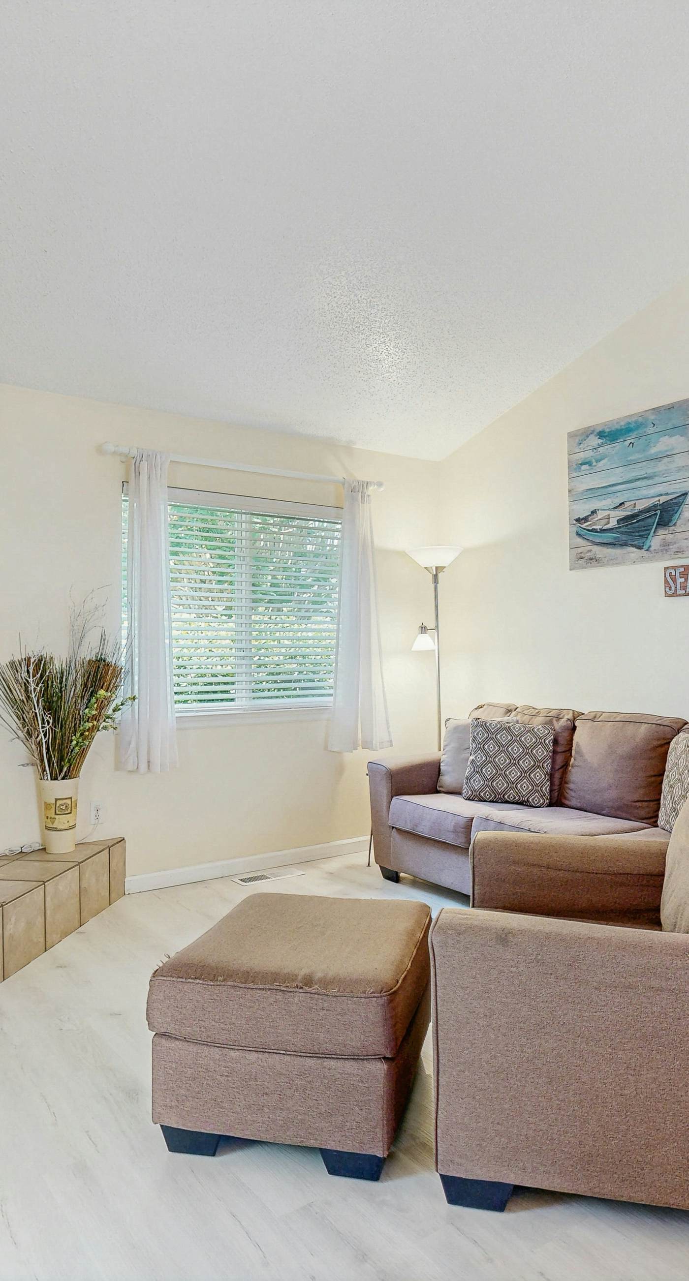 Cozy Dog-Friendly, Family Retreat Near the Beach