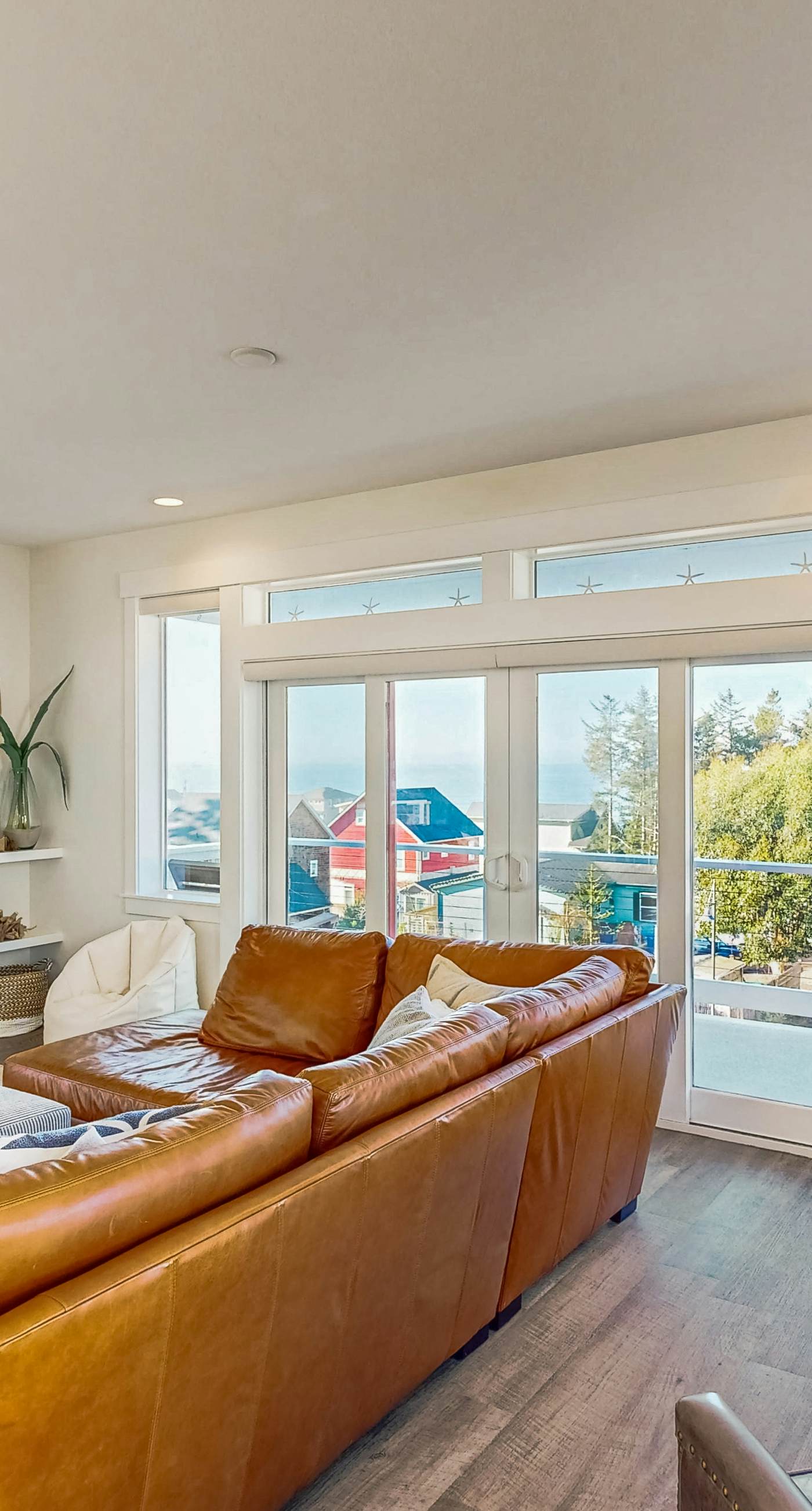 Beautiful family friendly home with private hot tub walk to beach shared pool