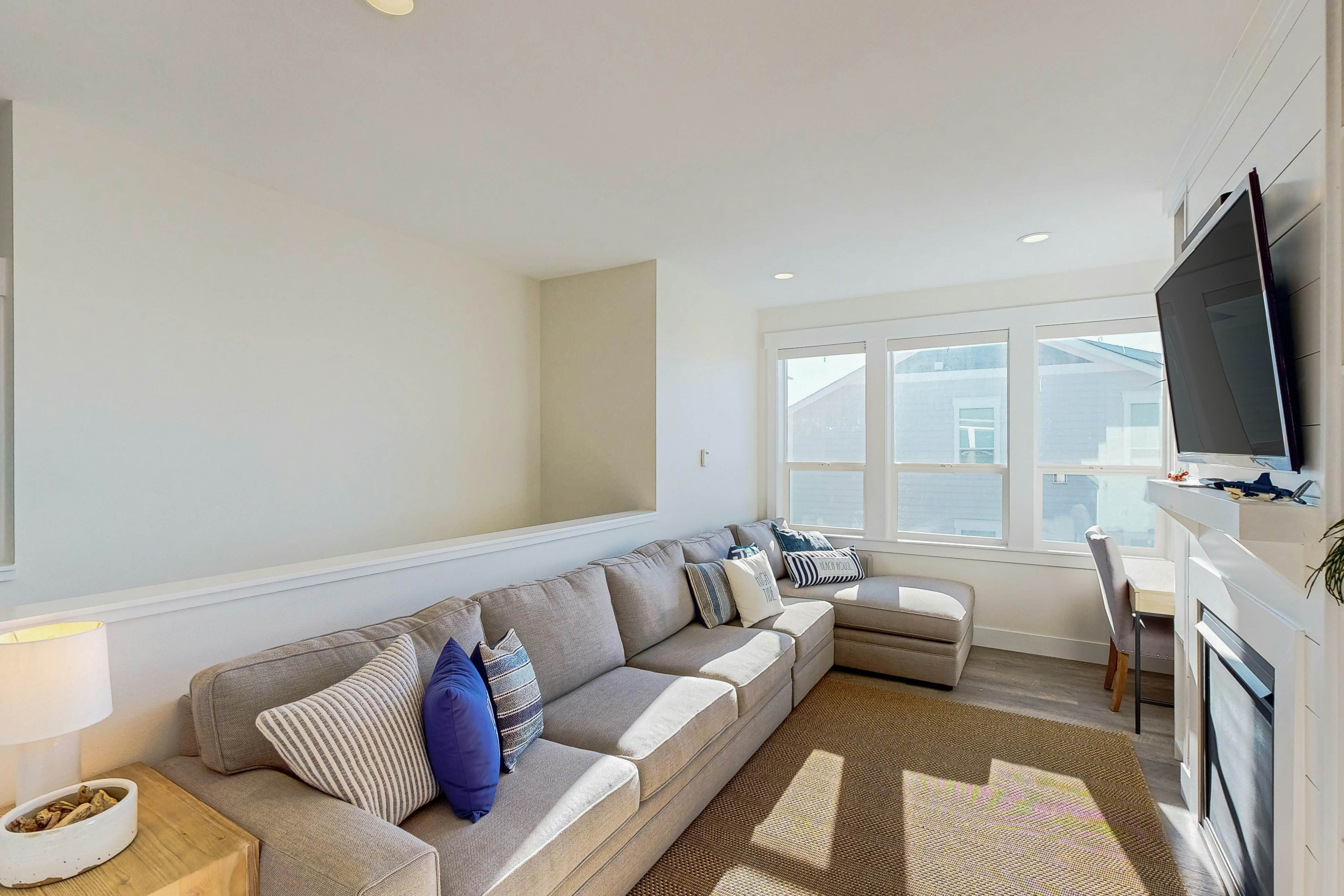 Beautiful family-friendly home with private hot tub, walk to beach, shared pool