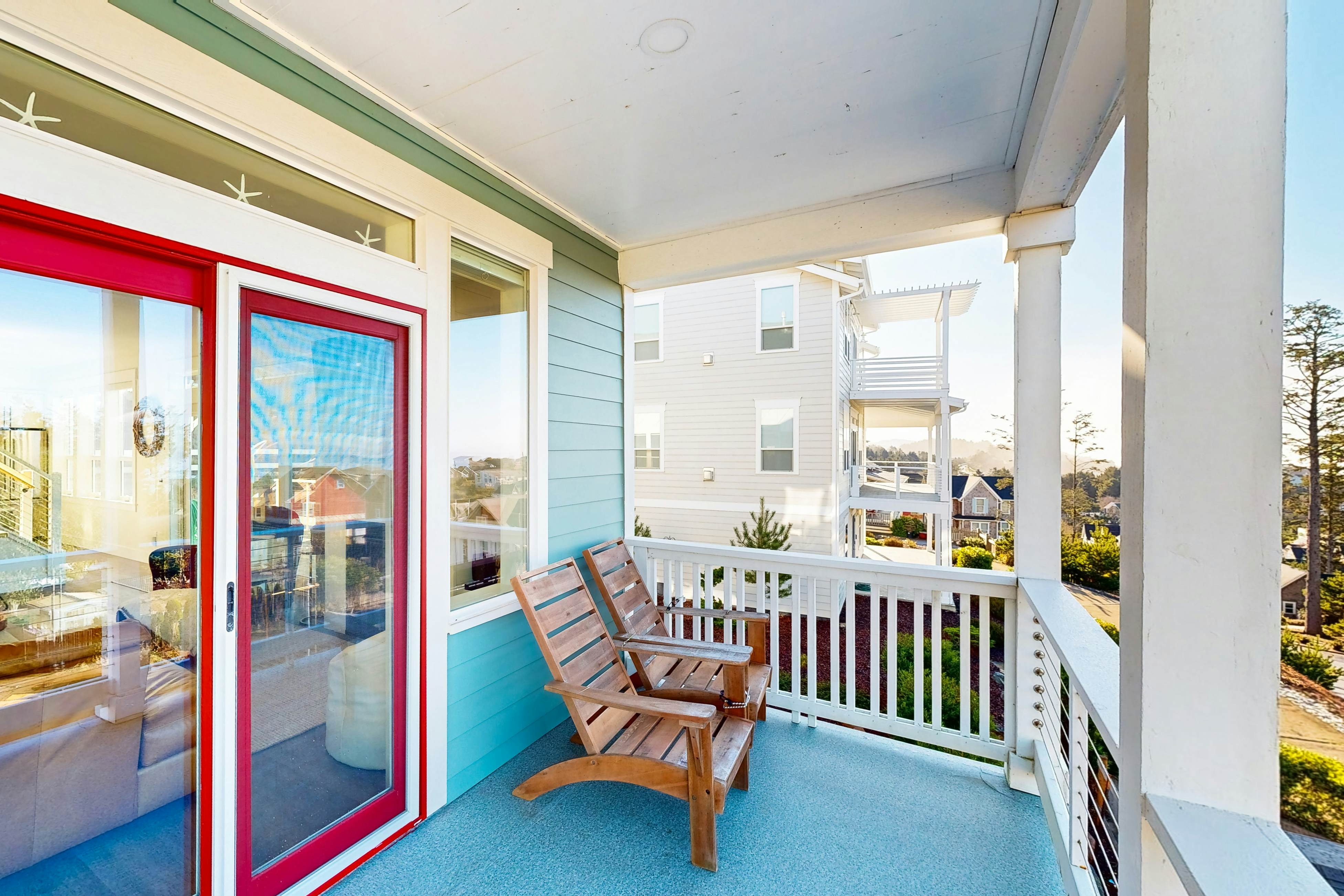 Beautiful family-friendly home with private hot tub, walk to beach, shared pool