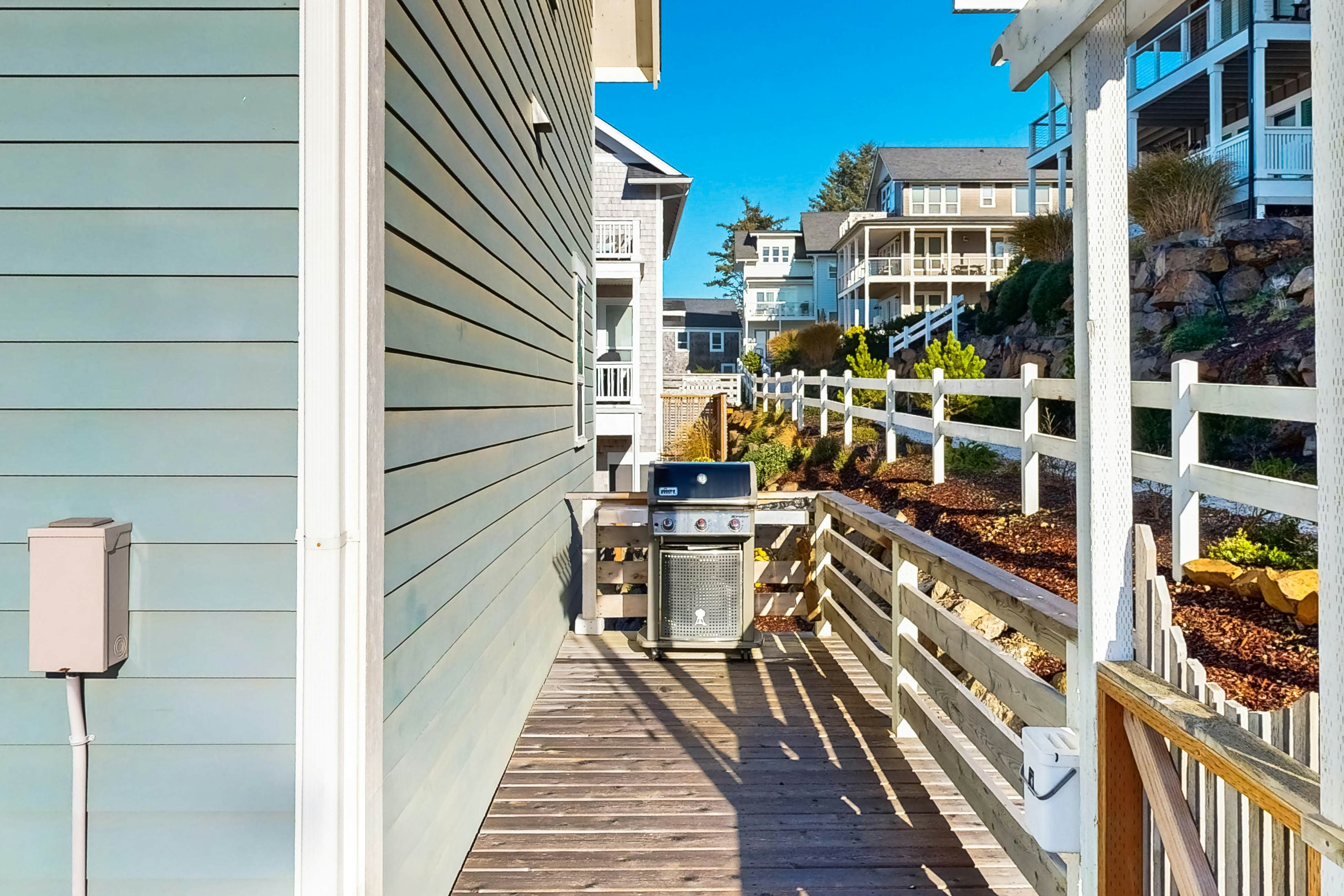 Beautiful family-friendly home with private hot tub, walk to beach, shared pool